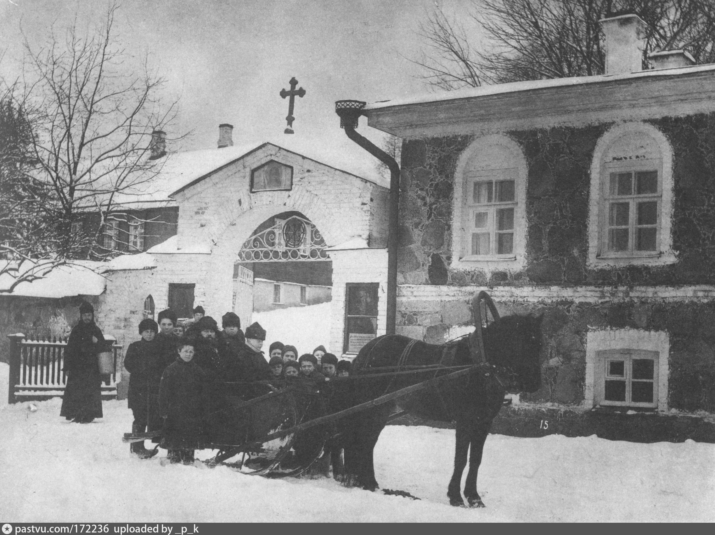 Крестьянский монастырь. Череменецкий монастырь 19 век. 1885 Г. церковно приходская школа Новоникольская. Монастырь церковно-приходская школа. Богословская церковно церковно приходская школа.