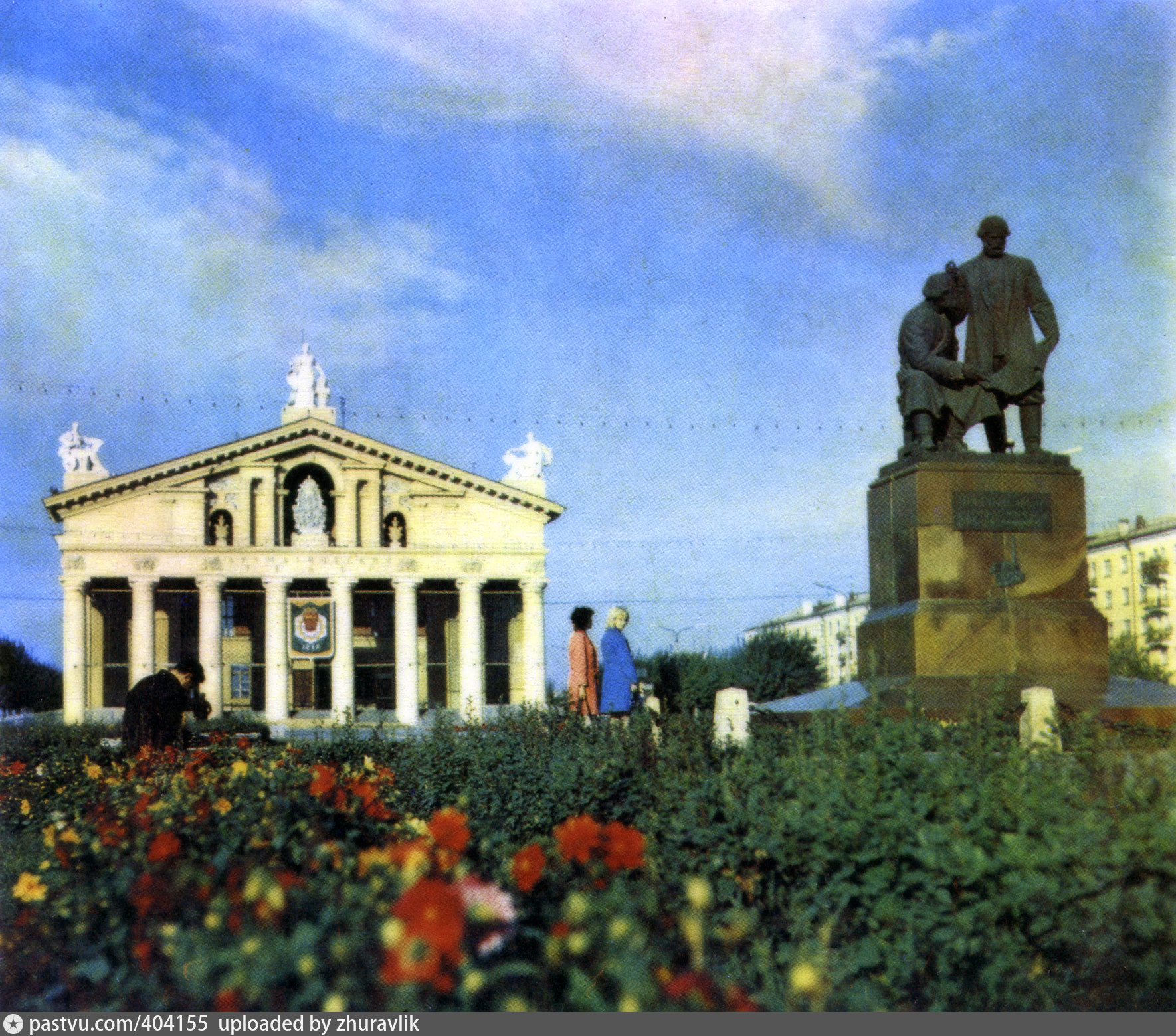 Театральная площадь Нижний Тагил
