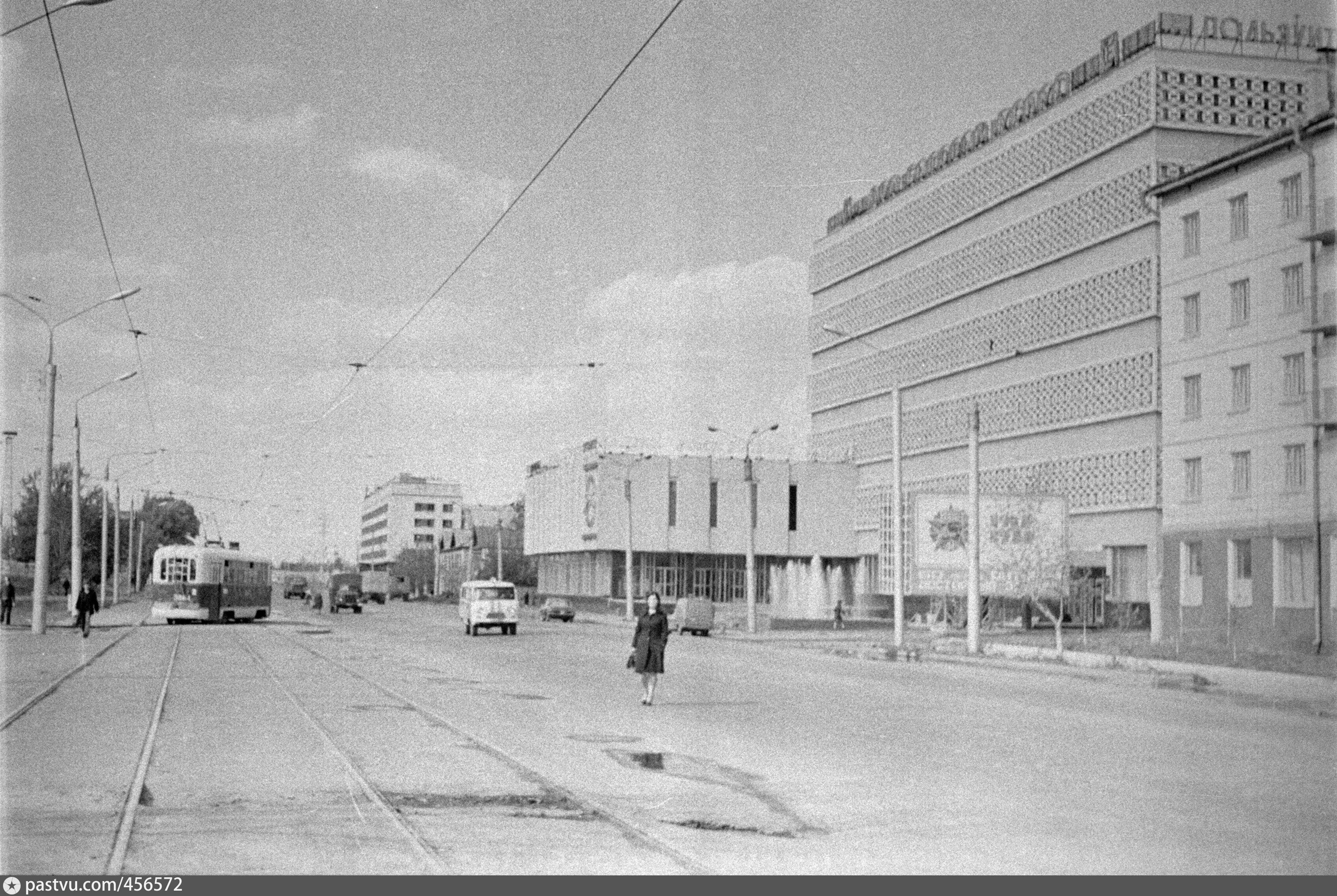 Кинотеатр саид галеева. Улица Галеева старые фото. Дом Галеева на улице Кирова фото старое.