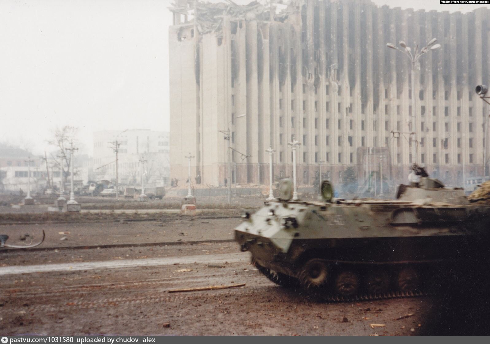 31 декабря 2002 г. Штурм Грозного (декабрь 1994 — март 1995). Дворец Дудаева штурм Грозного 1995. Чечня штурм Грозного 1994 1995. Штурм президентского дворца в Грозном 1995.