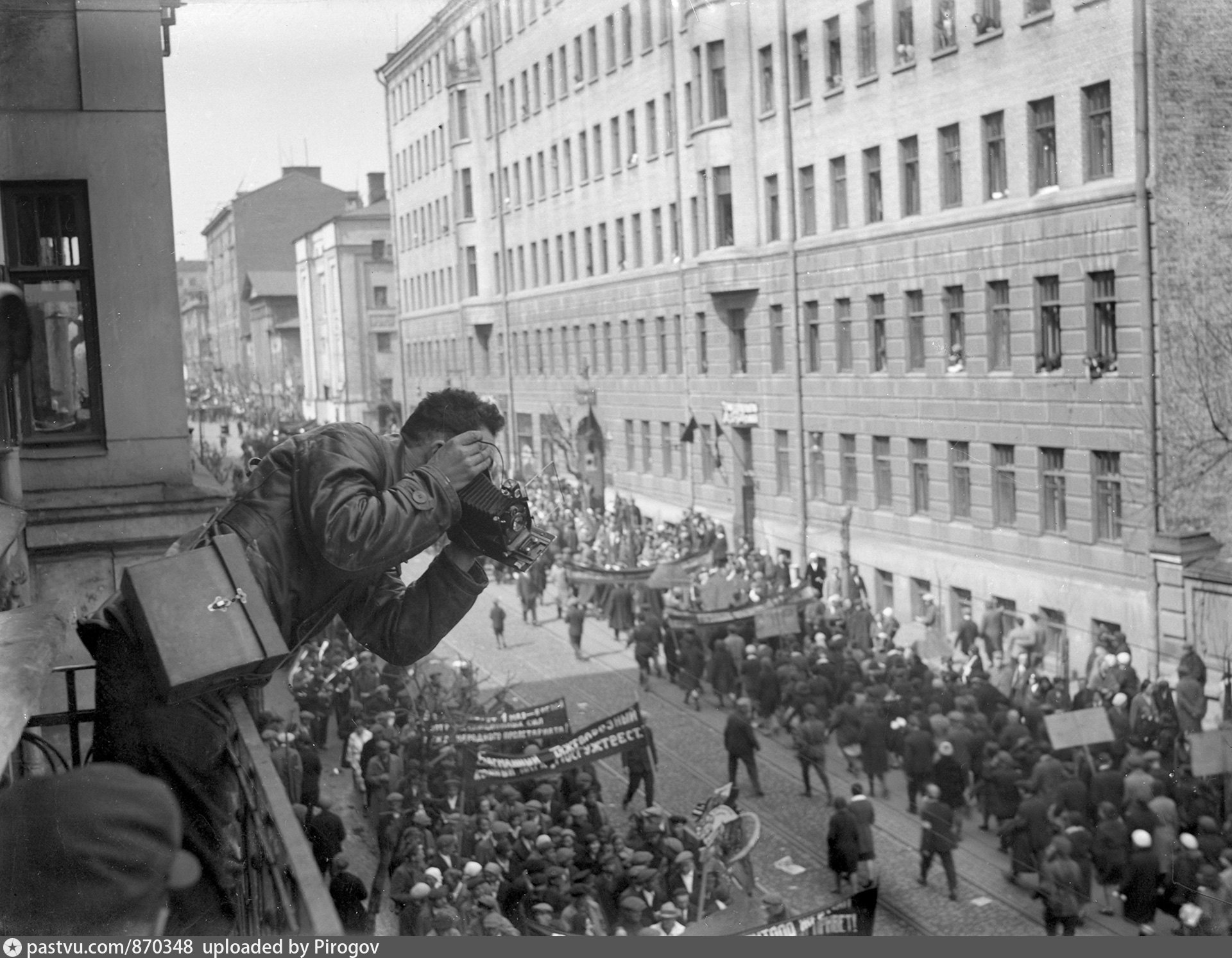 Архивные видео. Фотохроника ИТАР ТАСС. 1 Мая 1932 Москва. Фотохроника ТАСС архив. Архивные фотографии ТАСС.