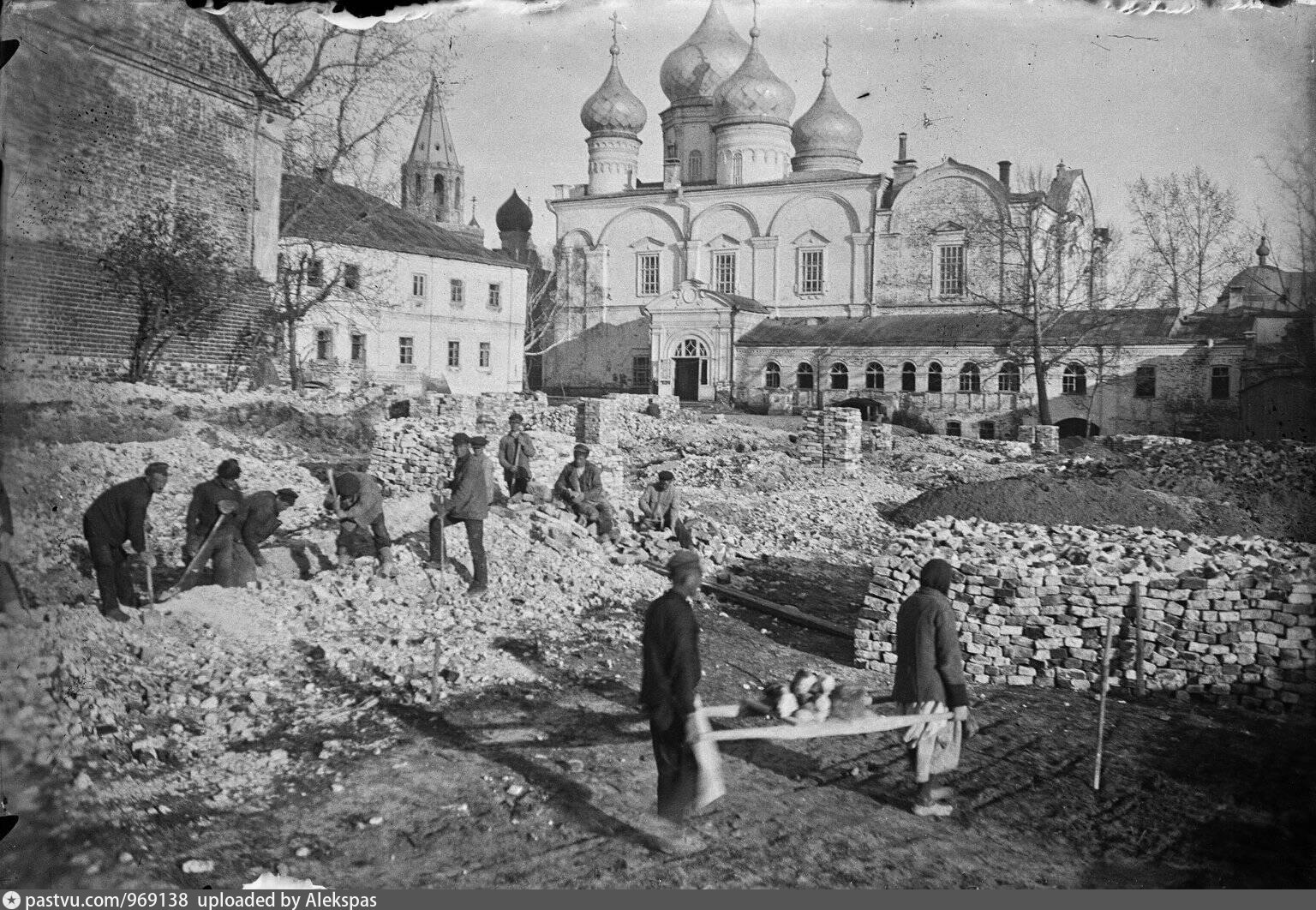 Некрополь в Казанском монастыре Рязани фото