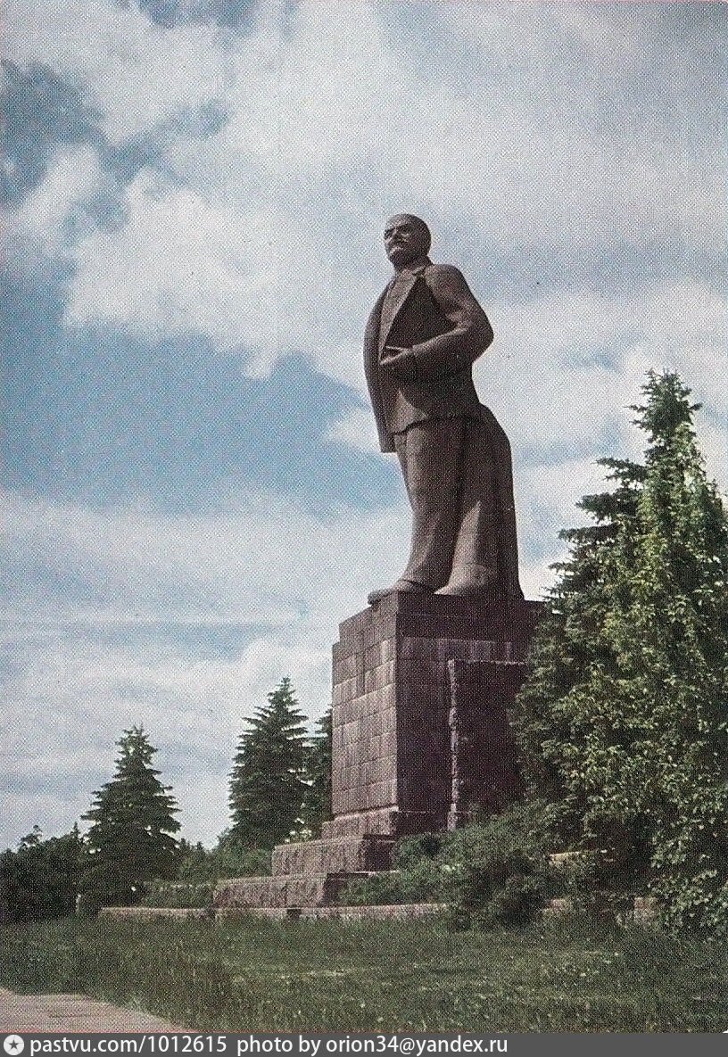 памятник ленину в дубне фото