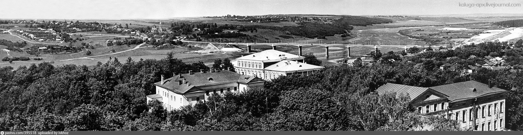 Века калуга. Свято Троицкий собор Калуга вид с колокольни. Калуга 1950 правый берег. Вид города Калуги старый. Старая Калуга панорама.