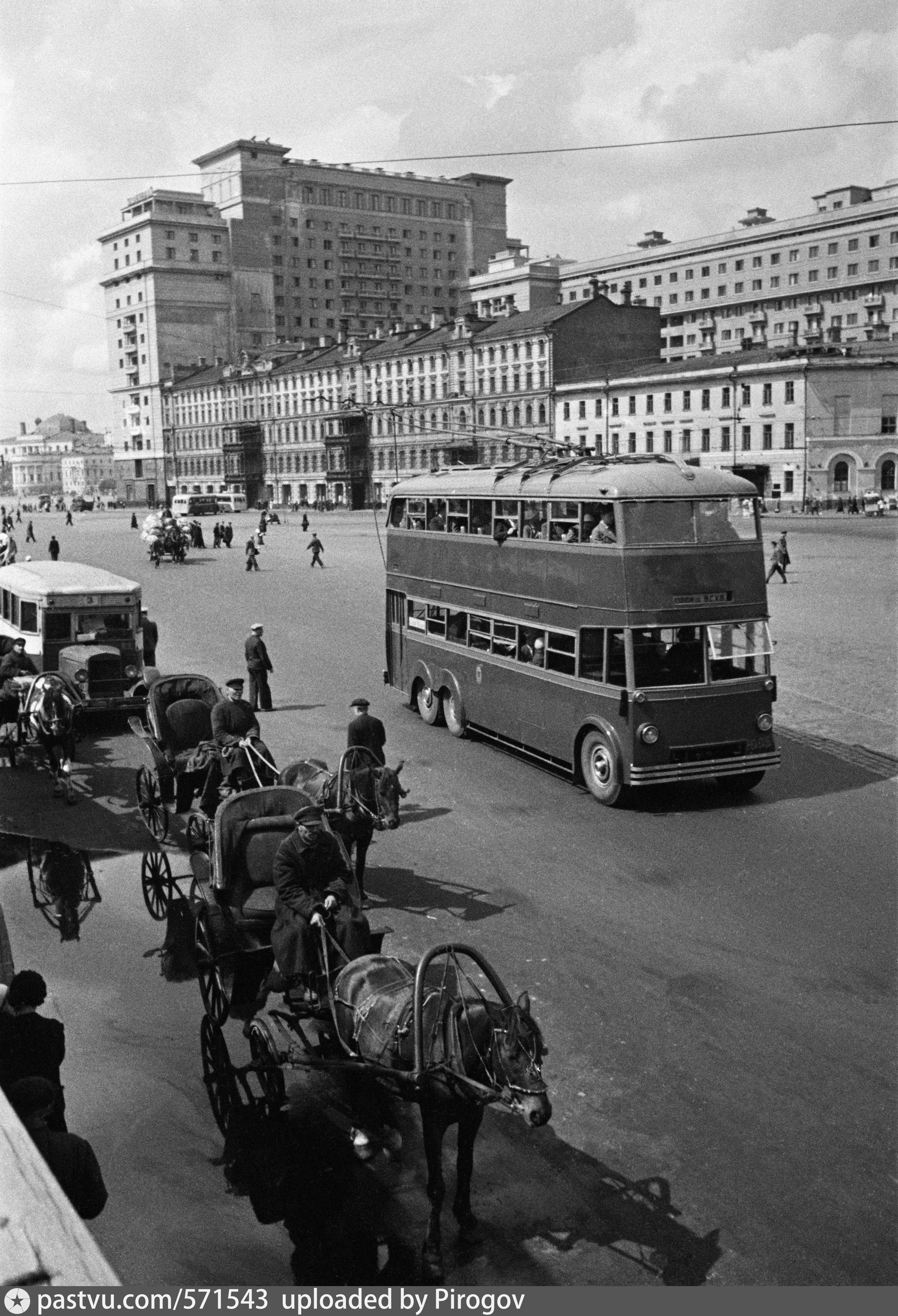 История москвы 1930 года. ЯТБ-3 двухэтажный троллейбус. Москва 1935 год.