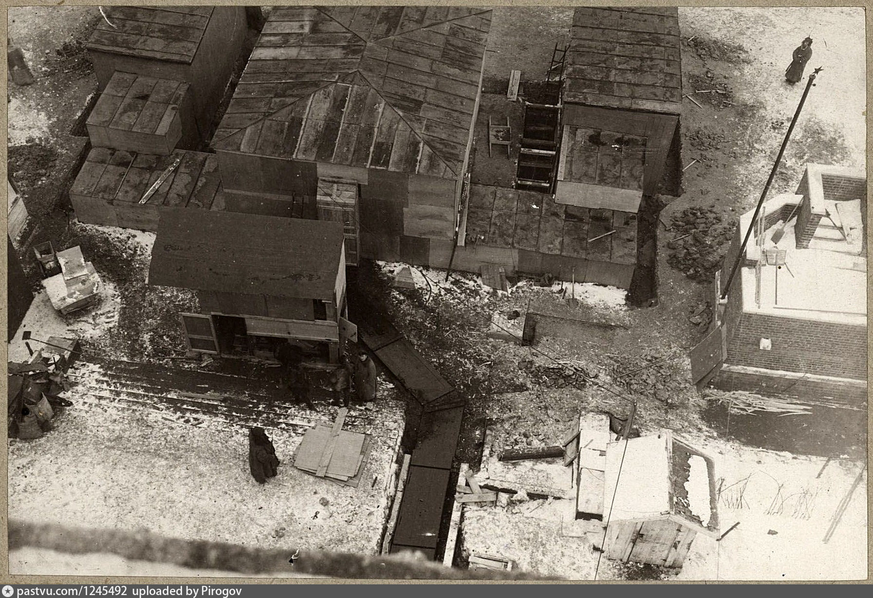 Замаскированный мавзолей Ленина 1941