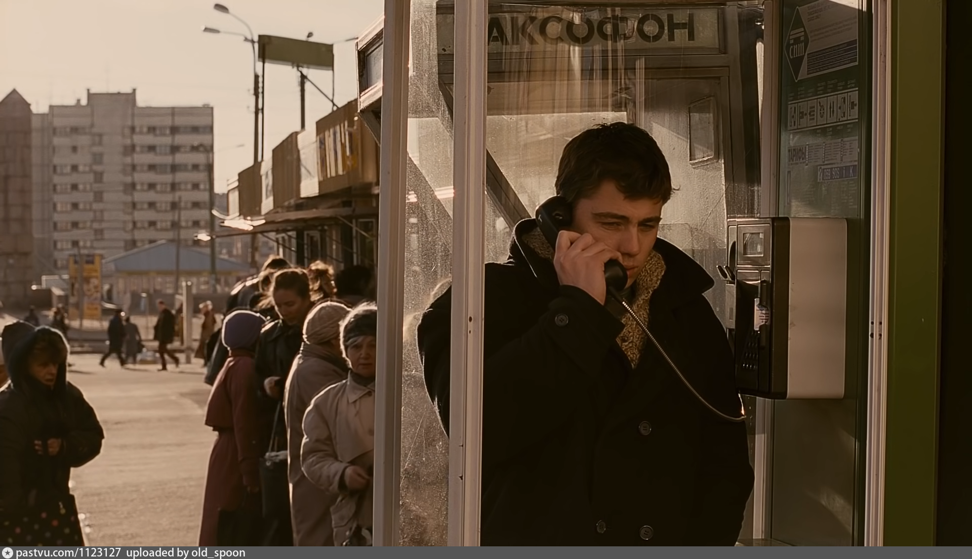 Брат в питере. Данила Багров телефонная будка. В Москву брат 1997. По следам брата Питер. Брат фильм будка.