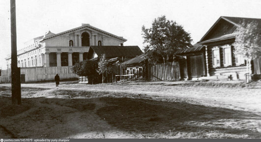 Старая тагил. Драмтеатр Нижний Тагил в 1950. Старый Нижний Тагил. Старый Нижний Тагил драм театр. Нижний Тагил 19 век.