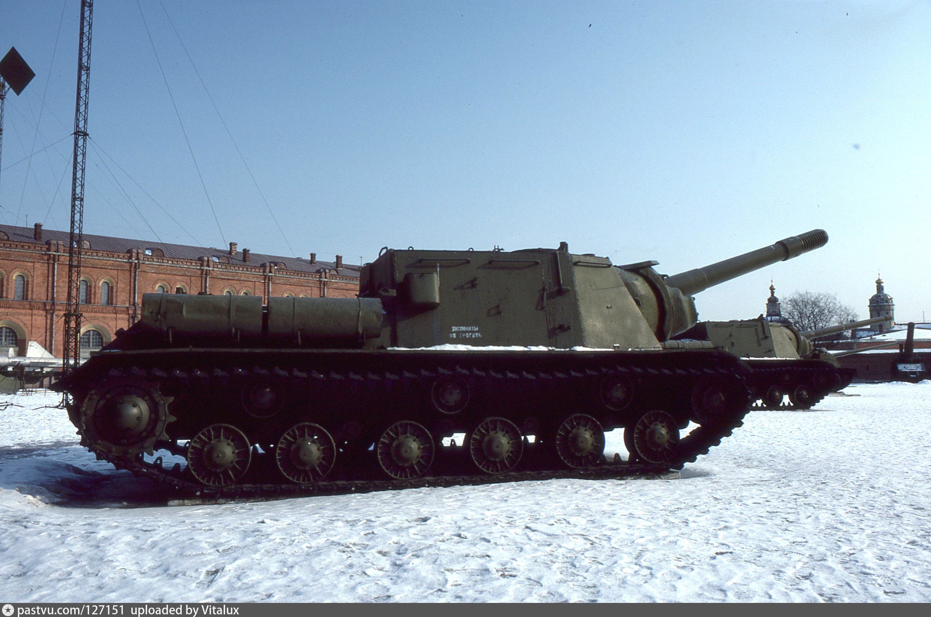 Ис музей. ИСУ-152 артиллерийский музей. ИСУ 152 В музее. ИСУ-152 В музее артиллерии Санкт-Петербург. Самоходная артиллерия полки.