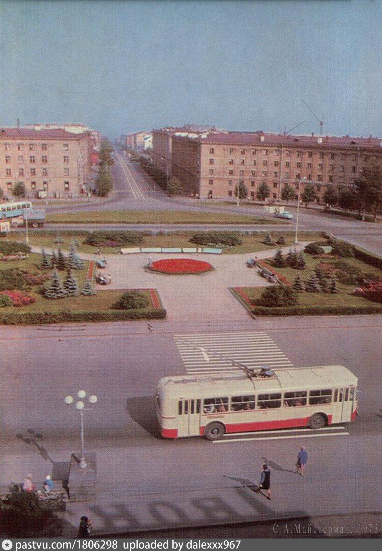 Петрозаводск ташкент. Площадь Гагарина Петрозаводск. Петрозаводск вокзал площадь Гагарина. Советская площадь Петрозаводск. Площадь Ленина Петрозаводск на старых фотографиях.