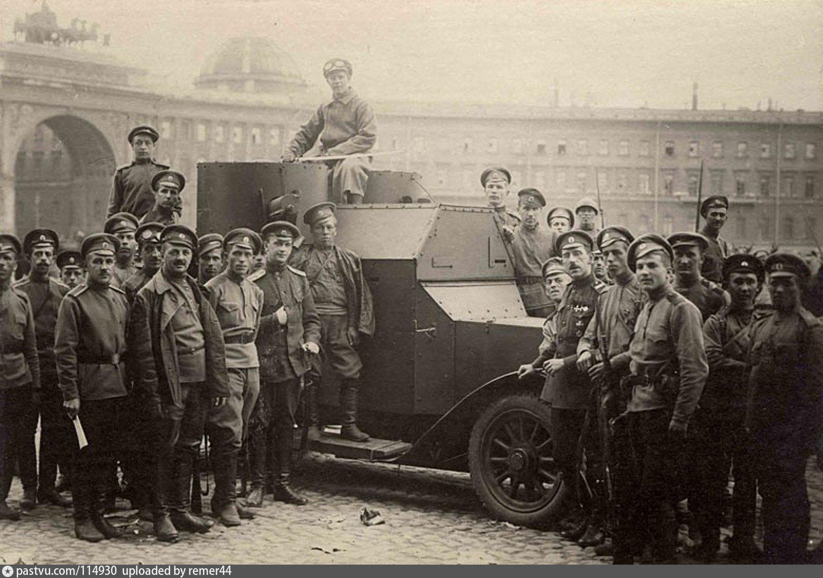 Солдаты гарнизона. Восстание солдат 1917. Революция 1917 военные стороны. Июль 1917г большевики. 1917 Солдаты картинки революции.