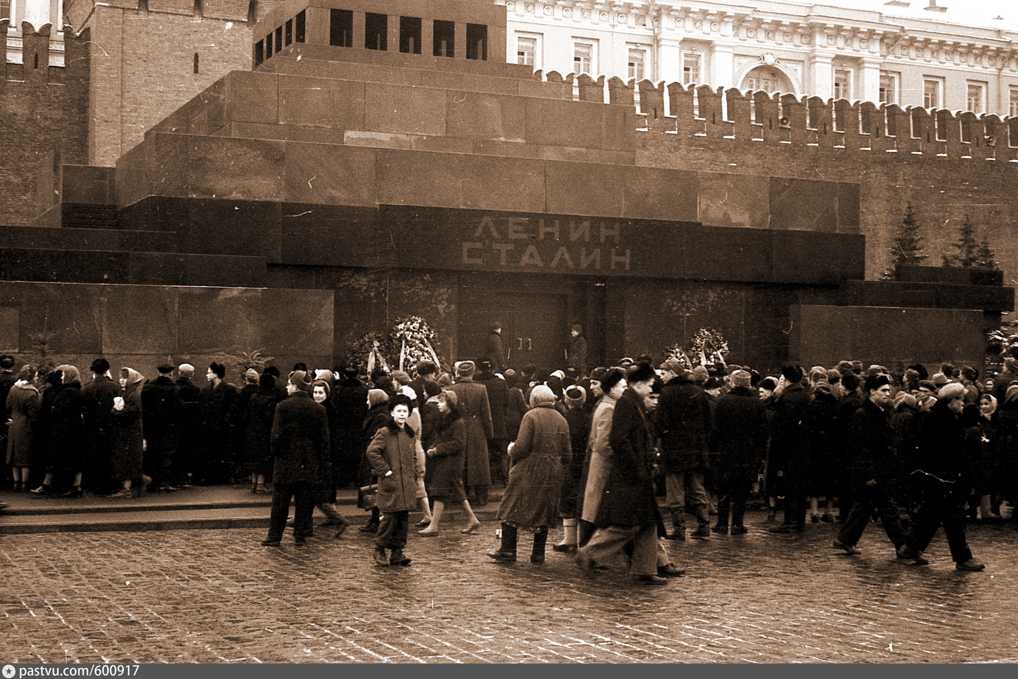 Мавзолей Ленина 1945
