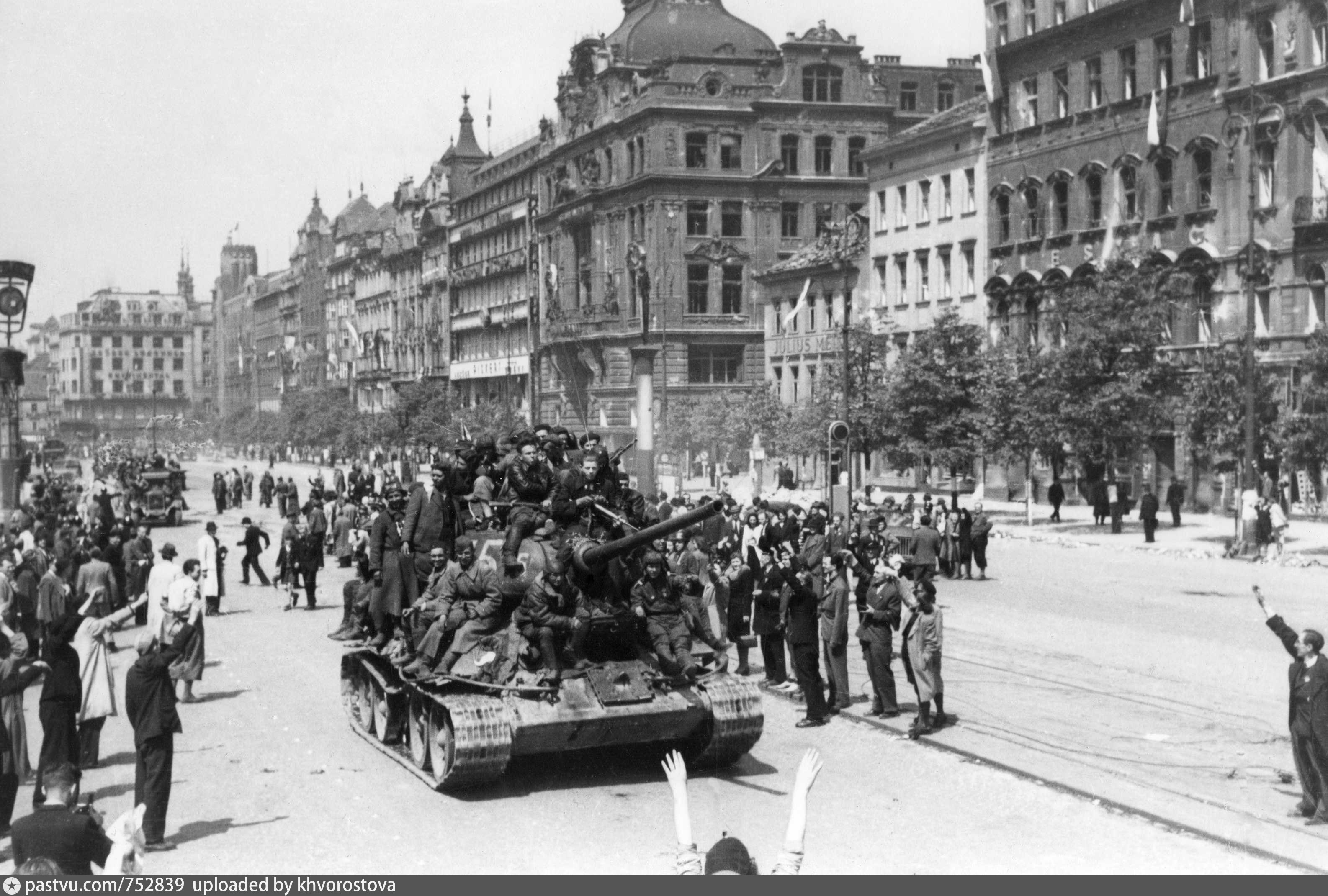 Чехословакия после второй мировой. Освобождение Праги 1945. Советские войска в Праге 1945. Пражская операция 1945. Бои в Праге 1945.