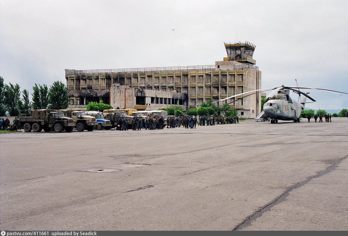 Аэропорт грозного вылеты. Аэропорт Северный Грозный. Аэропорт Северный Чечня. Аэропорт Грозный 1995. Грозный аэропорт Северный 2000.