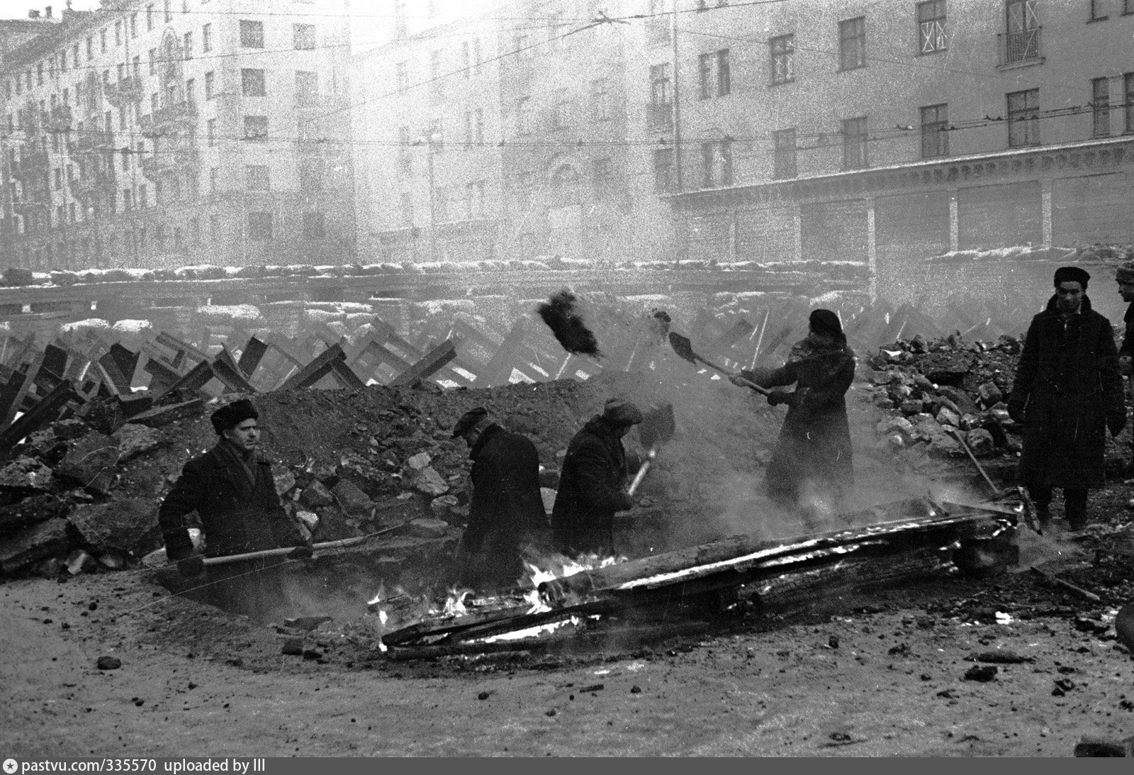 Москва про войну. Баррикады в Москве 1941. Оборона Москвы 1941. Московская паника 1941. Паника в Москве 16 октября 1941.