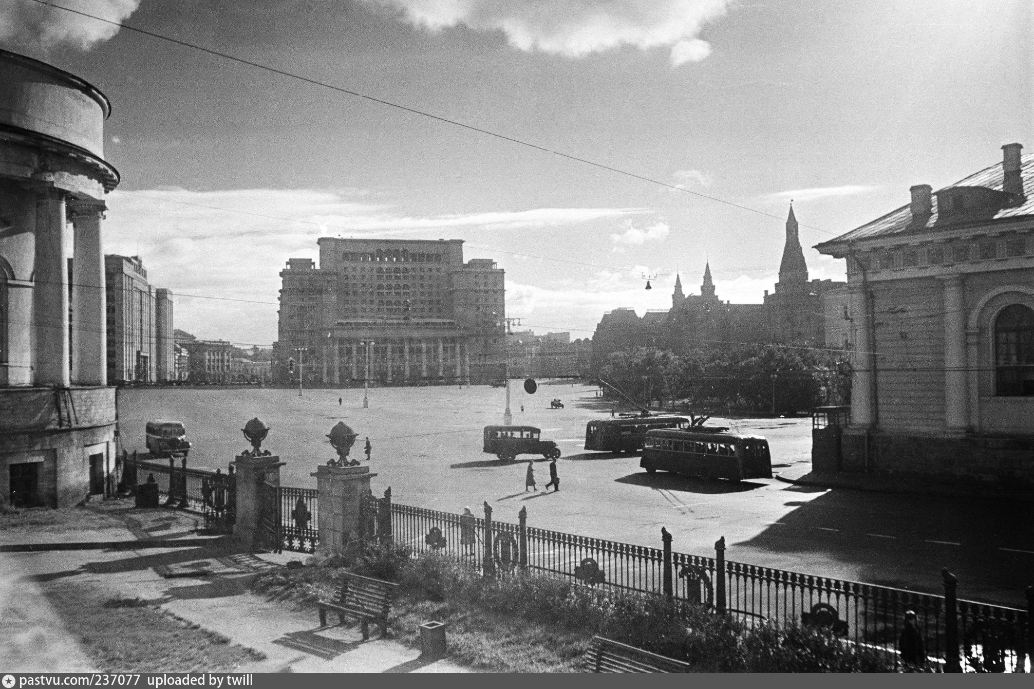 Москва 40 год фото. Манежная площадь 1960. Манежная площадь 1930. Манежная площадь Москва СССР. Манежная площадь 1950.