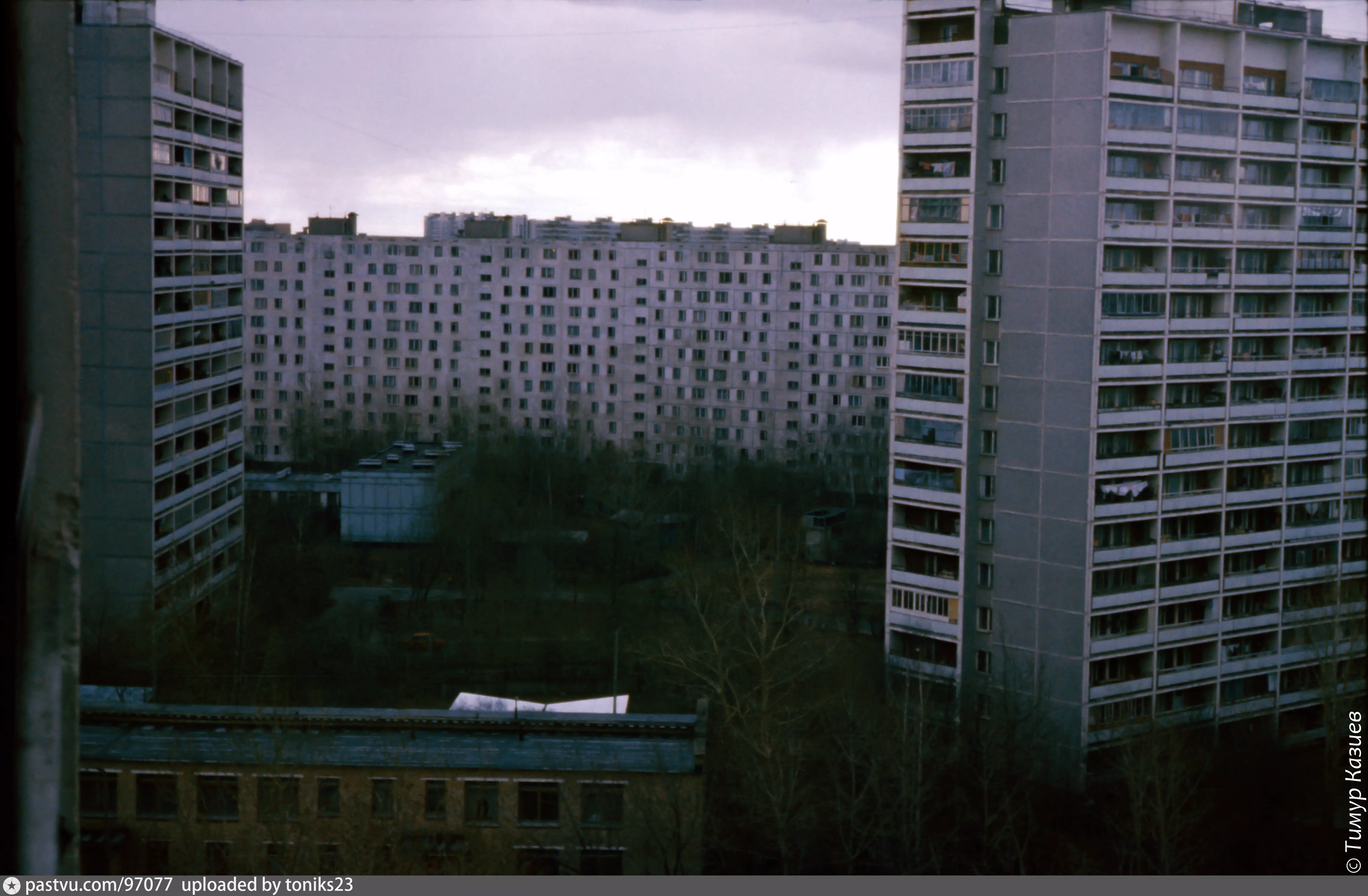 Москва Бирюлево Западное. Синий дом в Бирюлево Западное. Бирюлёво Западное здание. Завод в Бирюлево Западное.