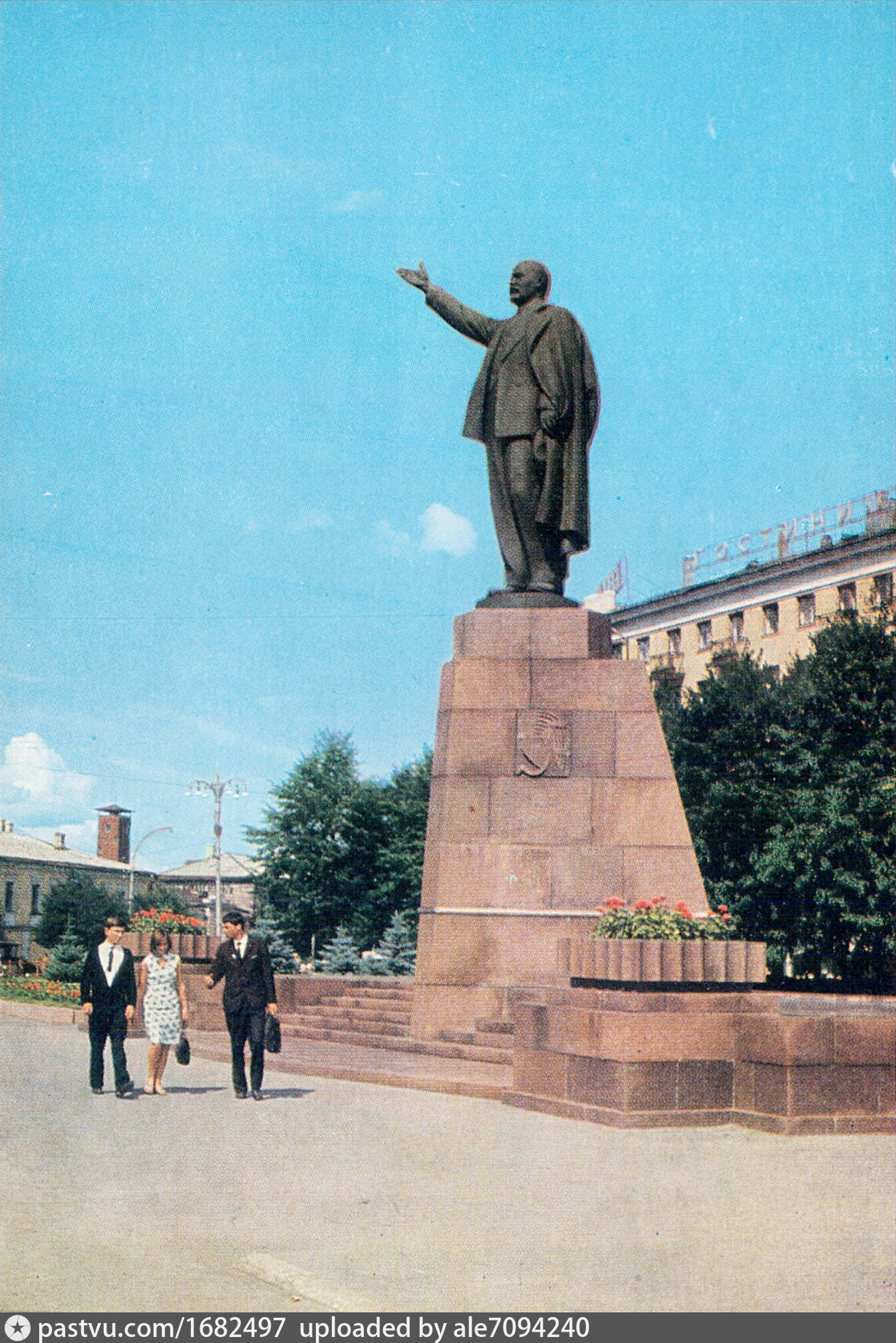 Рязань советская. Памятник Ленина в Рязани на площади Ленина. Площадь Ленина Рязань СССР. Крест на площади Ленина в Рязани. Памятник Ленину на площади Ленина Победы СПБ.