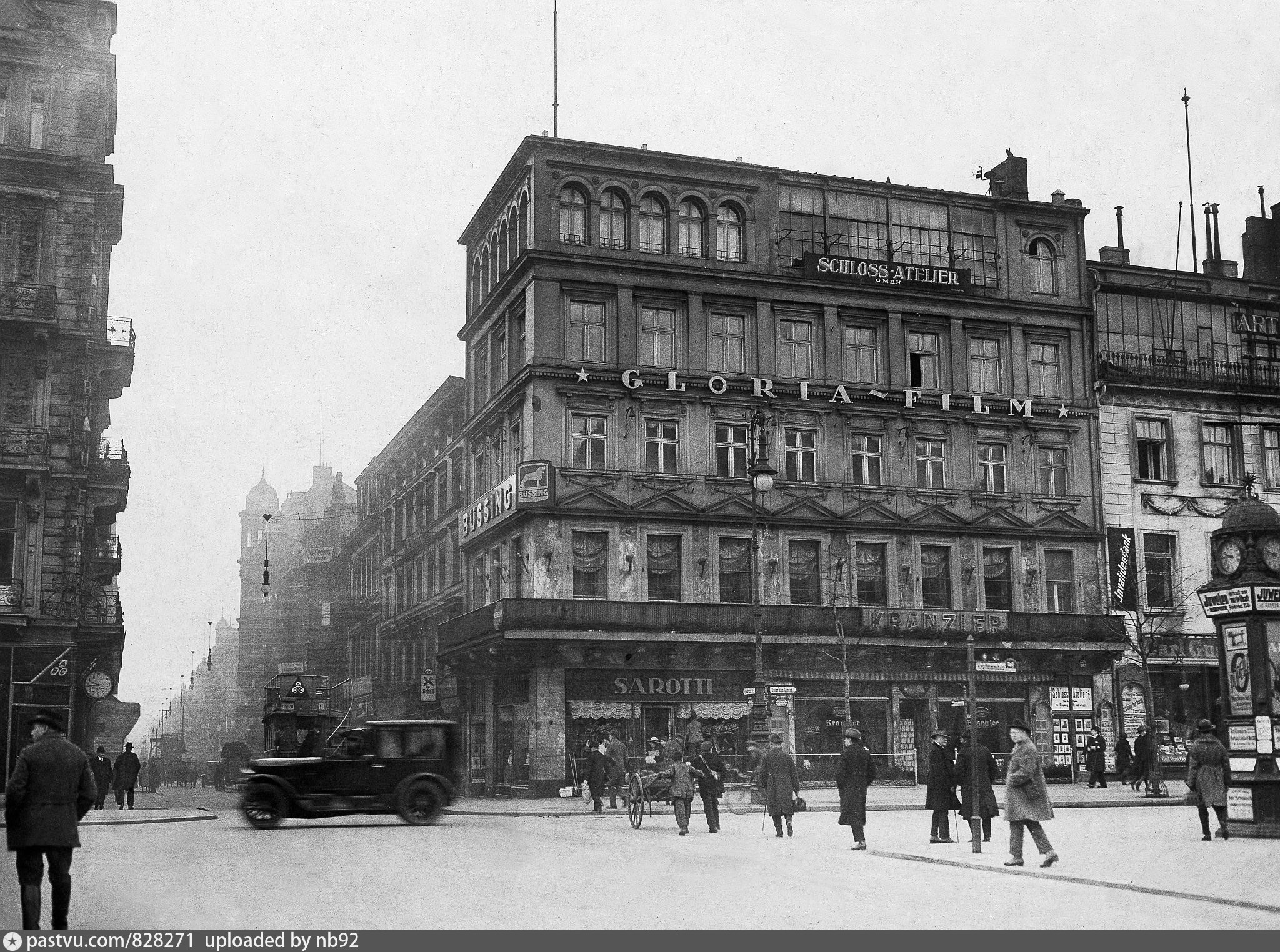 Берлин 1922. Германия 1922. Жизнь в Германии 1922-1939 фото. Kurfürstendamm фото черно-белое. Берлинское кафе картинки.