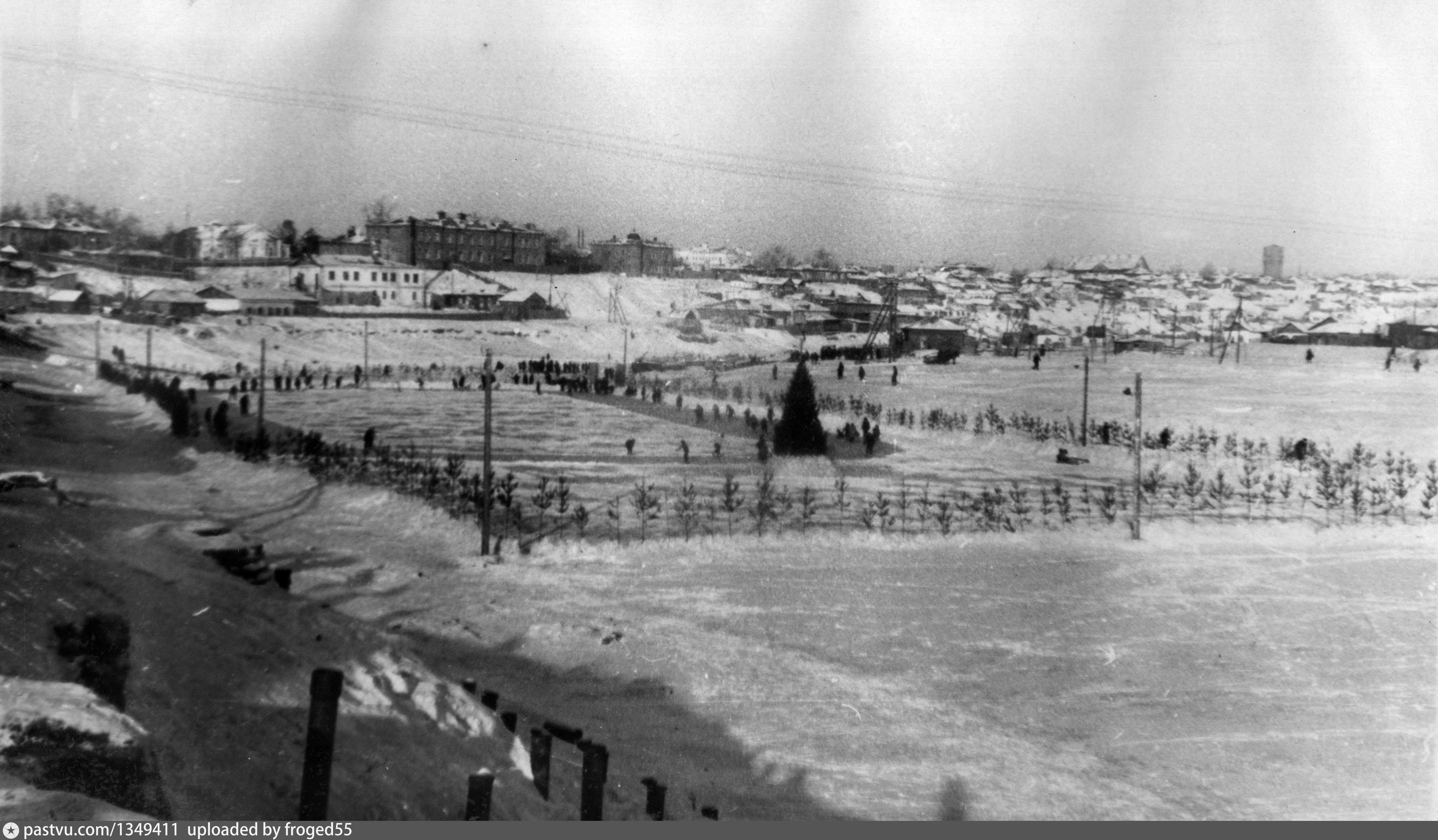 Омск 40. Город Омск в 1949 году. Каток Динамо Москва 1940е. Каток на стадионе Динамо 1953 год. Каток на черном озере старое фото 1900.