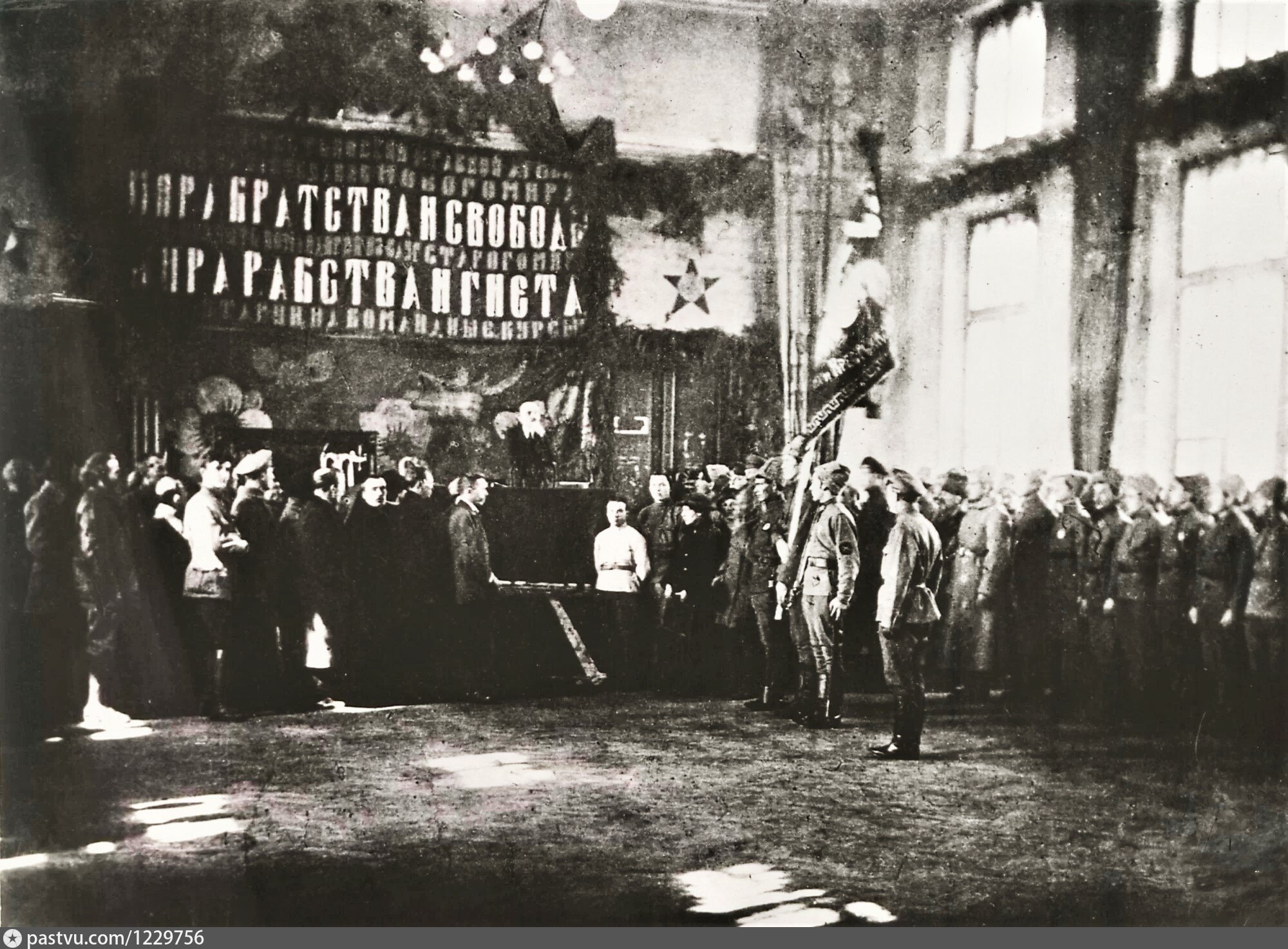 здание где ленин выступал. белогвардейцы 1920 ростов на дону. 5 апреля 1919. 5 апреля 1919. атаман булак-балахович зеленый.