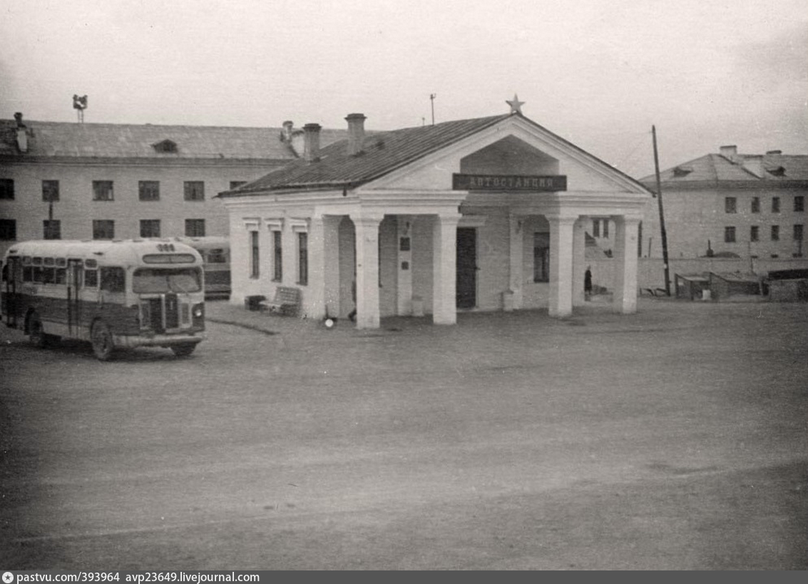 Город возник благодаря лисице в 1955 году. Мурманск 1950. Мурманск 1950 е годы. Мурманск 1960 е годы. Мурманск вокзал 90-е.