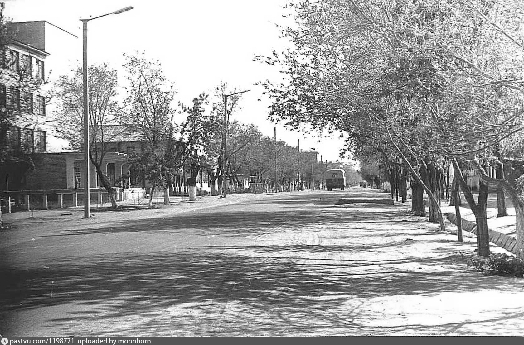 Оренбург актюбинск. 1956 Актюбинск. Казахстан гор Актюбинск-1975 год. Актюбинск 1920-х годов. Актюбинск улица Ленина.