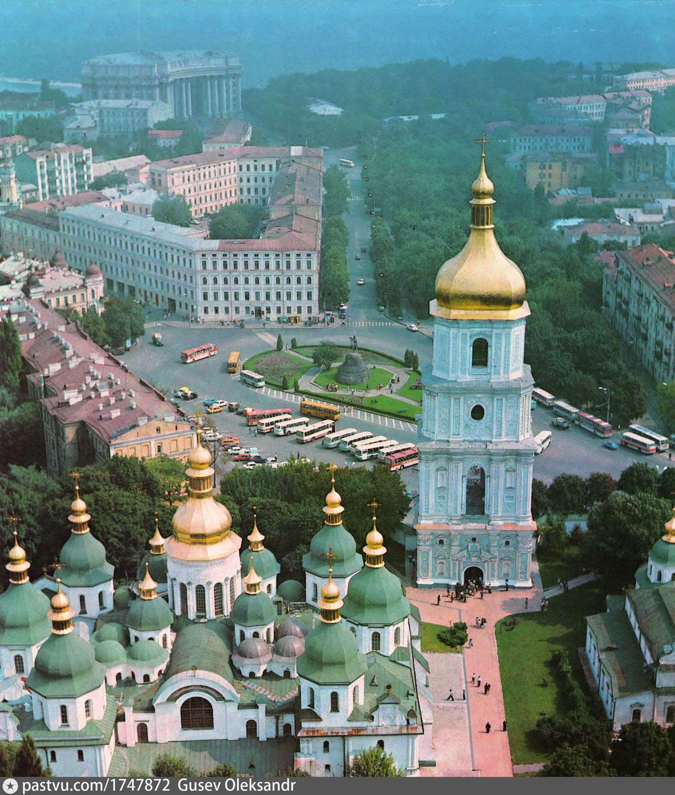 Советский киевская. Софиевская площадь Киев. Киев Софийская площадь храм. Киев СССР. Советский Киев Софийский собор.