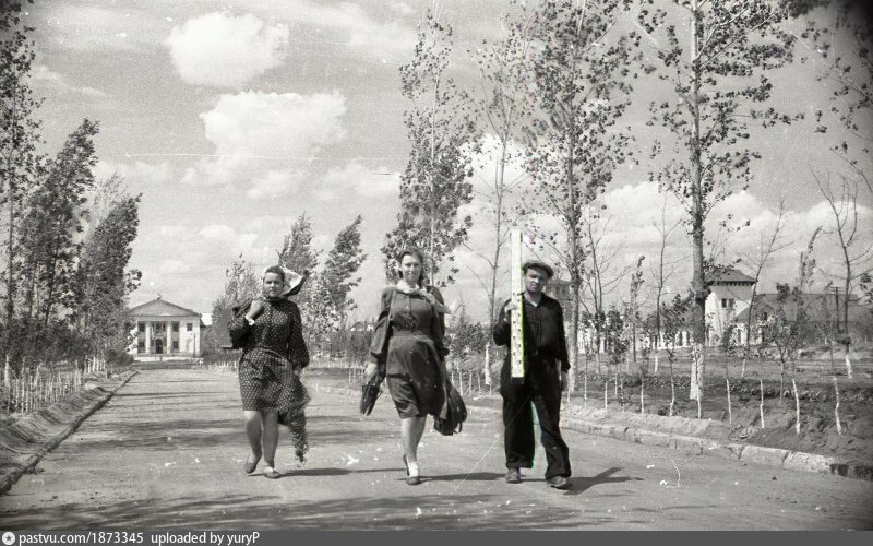 Ретро канал чапаева. Комсомольск Ивановская область старые фото. Город Комсомольск Ивановская область парк. Комсомольск Ивановская обл старые фотографии. Ташкент парк железнодорожников.