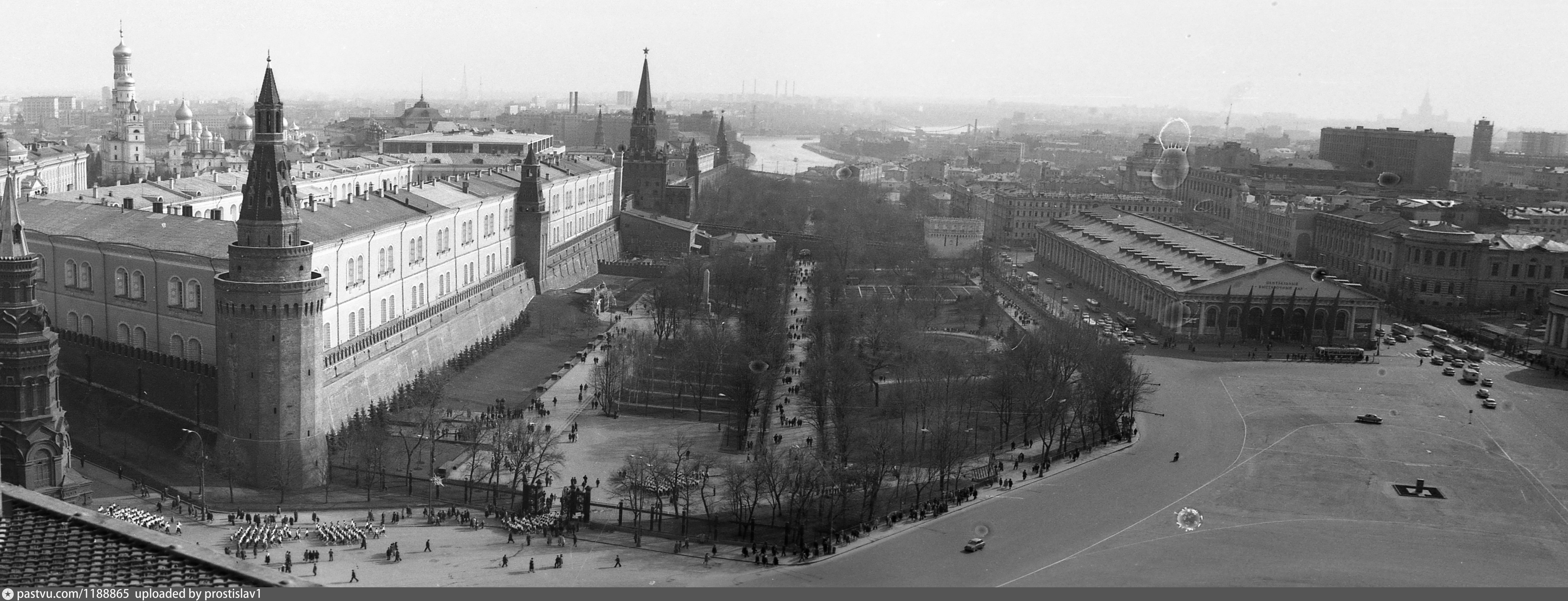 Кассы кремля в александровском саду. Кремль Александровский сад 1900. Александровский сад 1900 Москва. Александровский сад 1960. Александровский сад у стен Кремля.