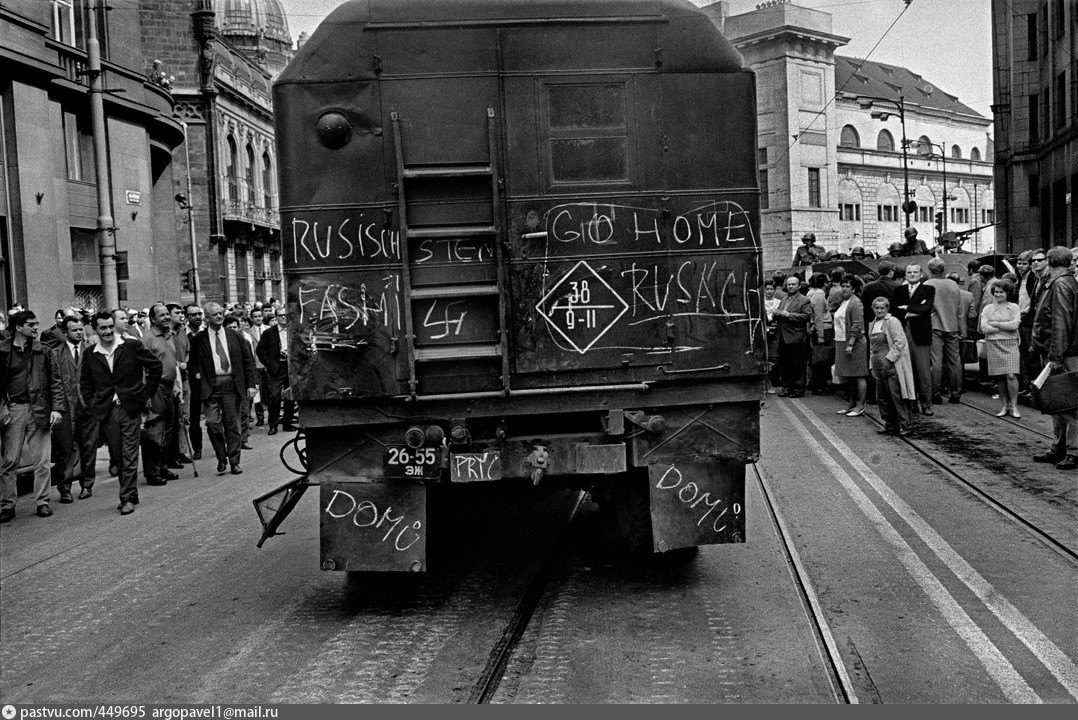 Москва чехословакия. Советские войска в Праге 1968. Чехословакия 1968 год. Операция «Дунай». Чехословакия, 1968 год..