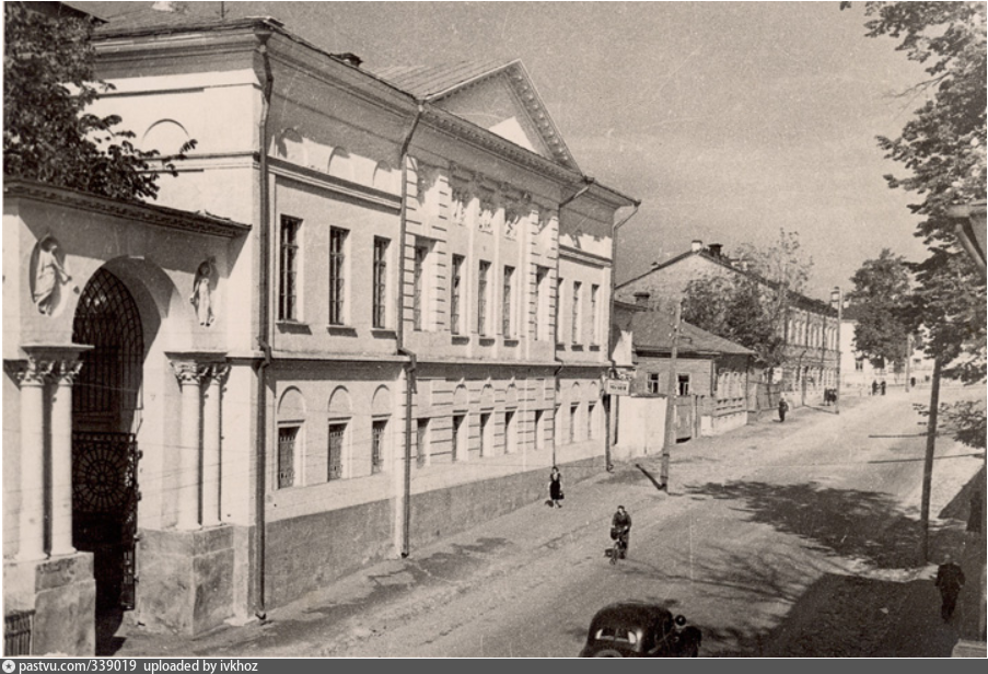 Старая фотография музея. Дом купца Золотарева в Калуге 19 века. Ул Пушкина Калуга. Калуга улица Пушкина 19 век. Ковригинская богадельня Калуга.