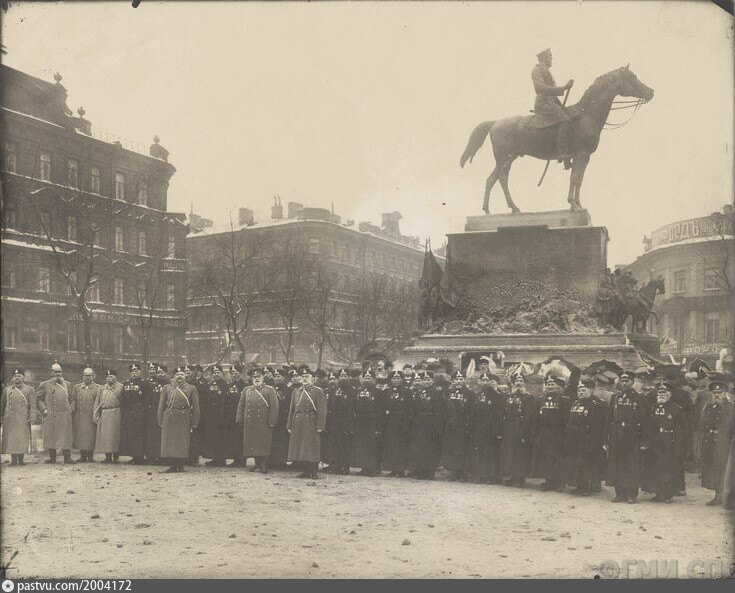 манежная площадь санкт-петербург памятник николаю николаевичу.