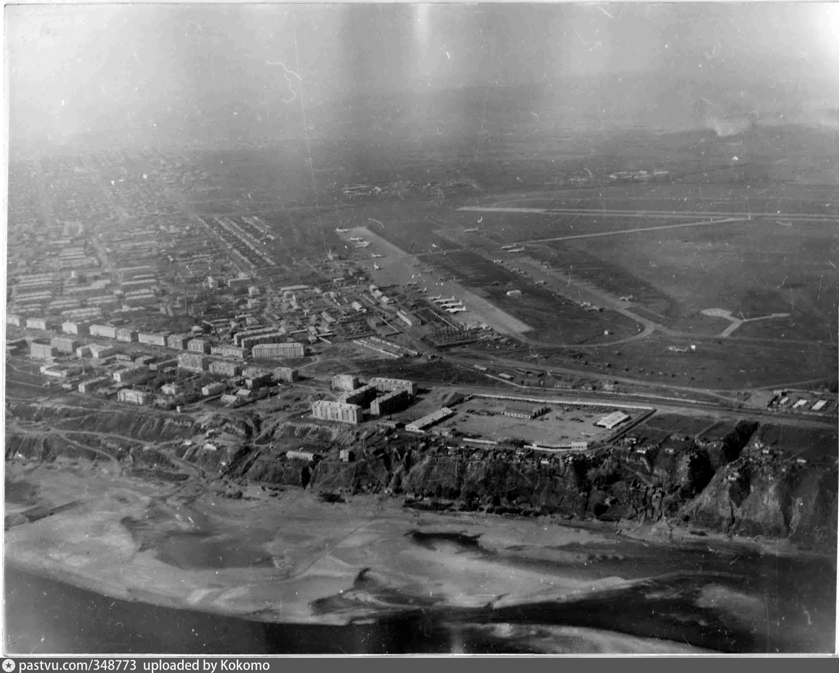 Красноярск 1989 год. Старый аэропорт Красноярск. Аэропорт Взлетка Красноярск. Старый аэропорт Красноярска на Взлетке. Аэродром Северный Красноярск.