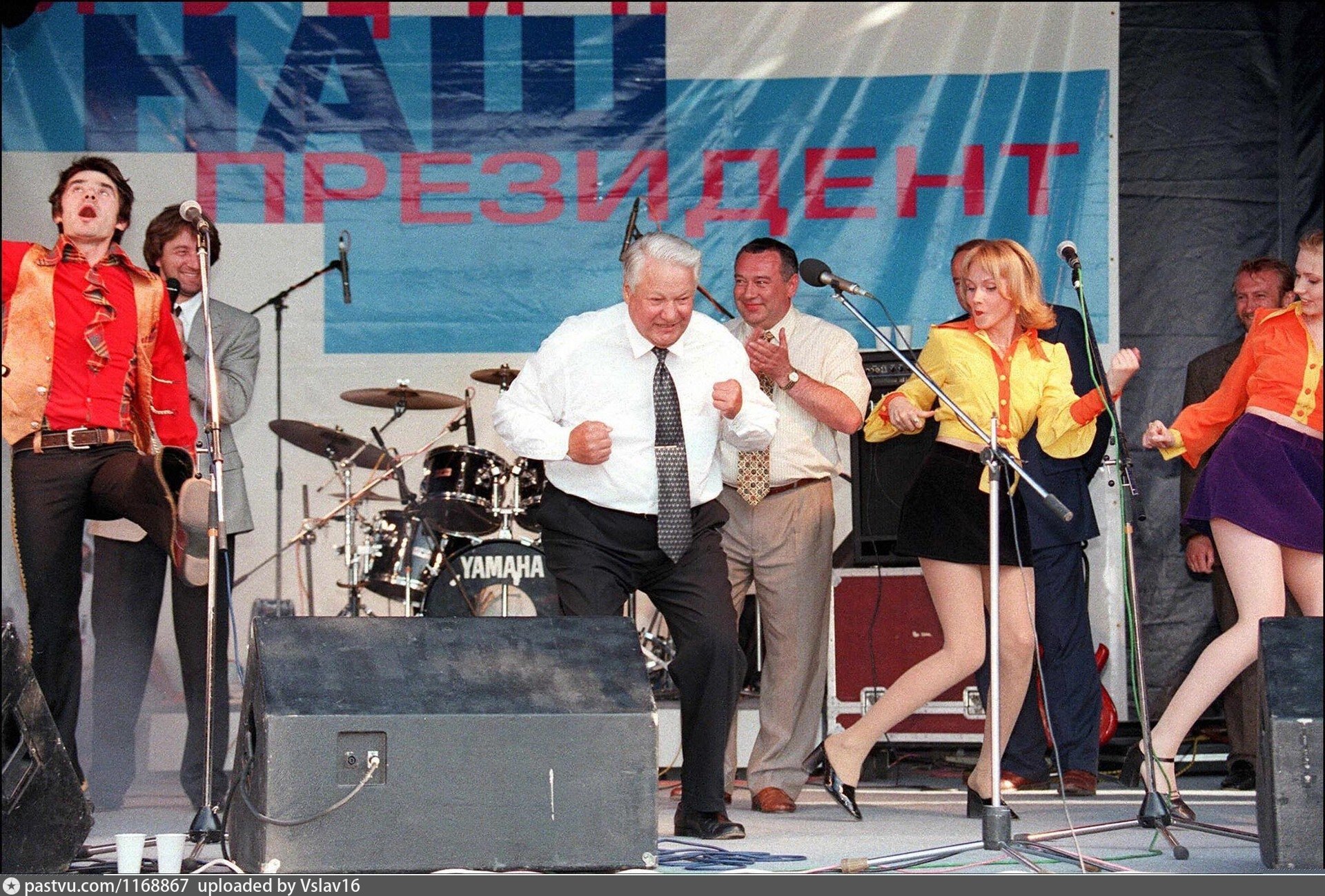 1 мая 1996 год. Ельцин осин танцы. Ельцин 1996 Земляниченко.