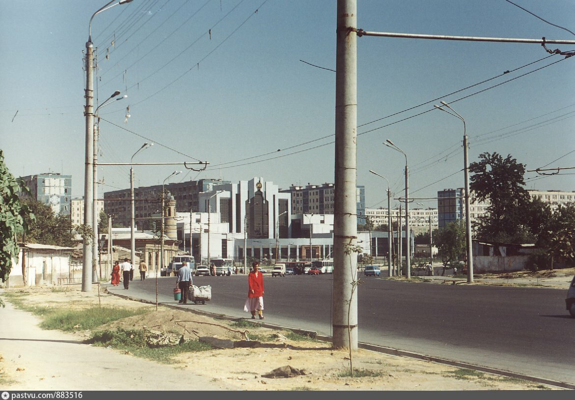 Фото ташкентской улицы. Ташкент ул беруни 1995 год. Ташкент улица Джизакская. Ташкент улица Гончарова переименована. Ташкент улица Оборонная.