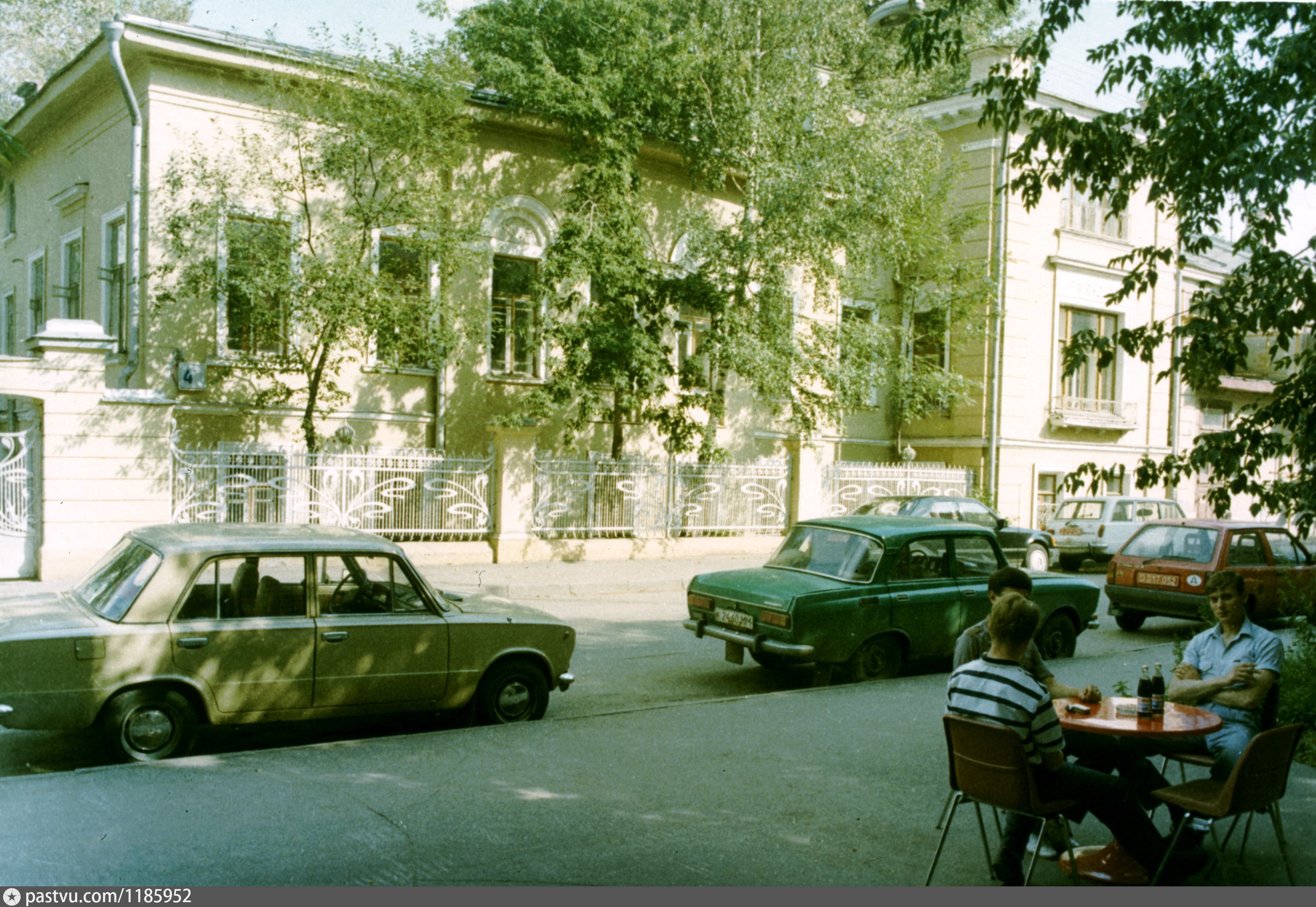 Ул советская 5 45. Староконюшенный переулок в 1960 е. Москва 1988. Хамовники 1993. Улица Советская.