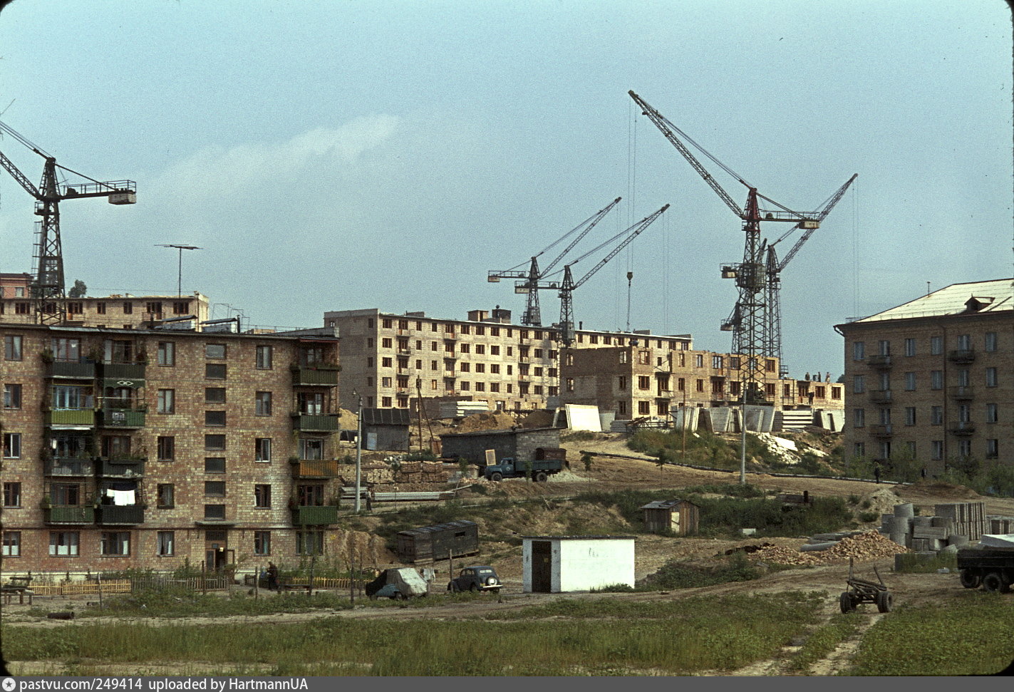 Строительство в ссср. Киев 1964. Стройка хрущевок. Стройка хрущёвки. Хрущевки застройка.