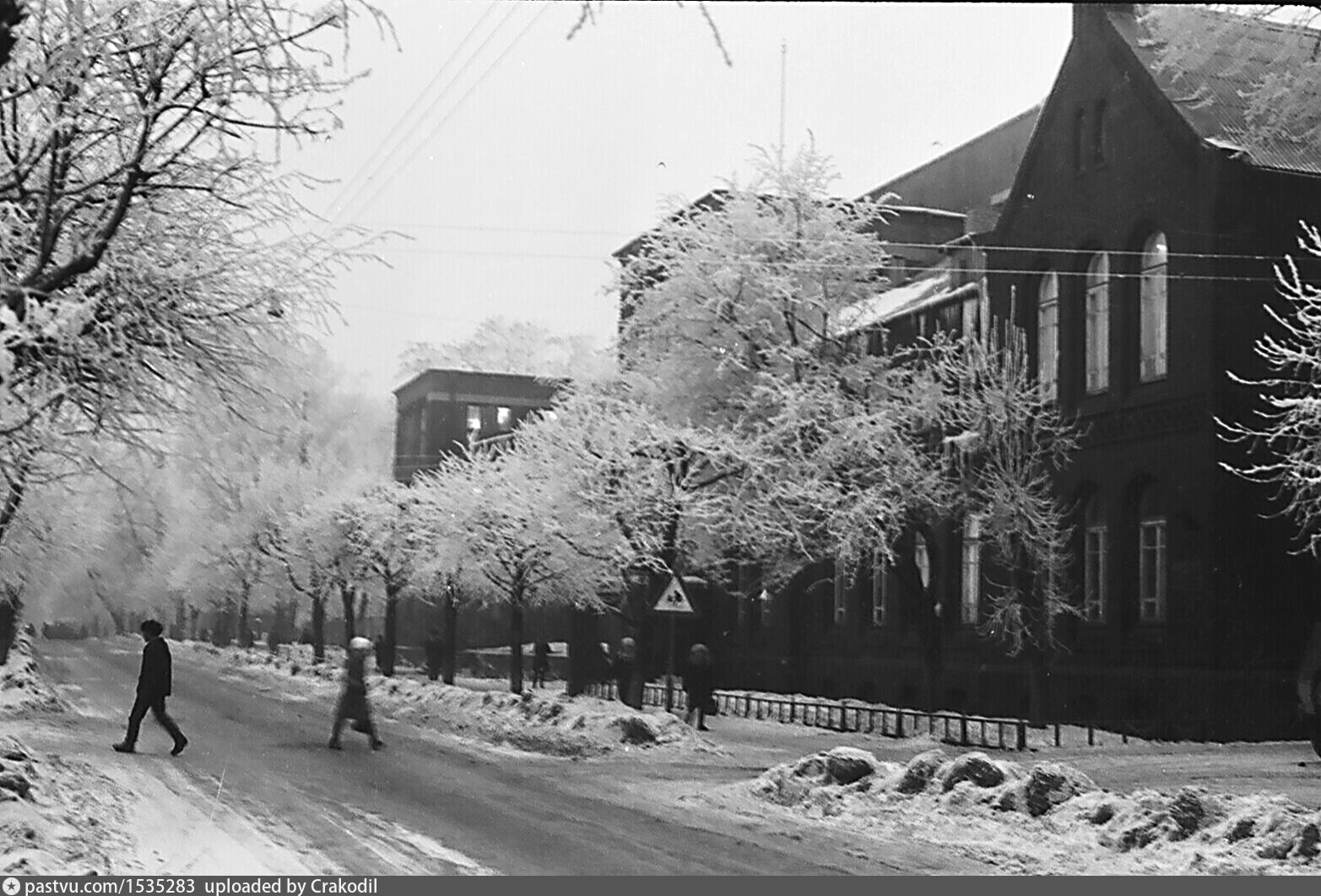 Старые б. Улица Пионерская Черняховск. Старые фотографии России. Черняховск Центральная улица. Старые города России.