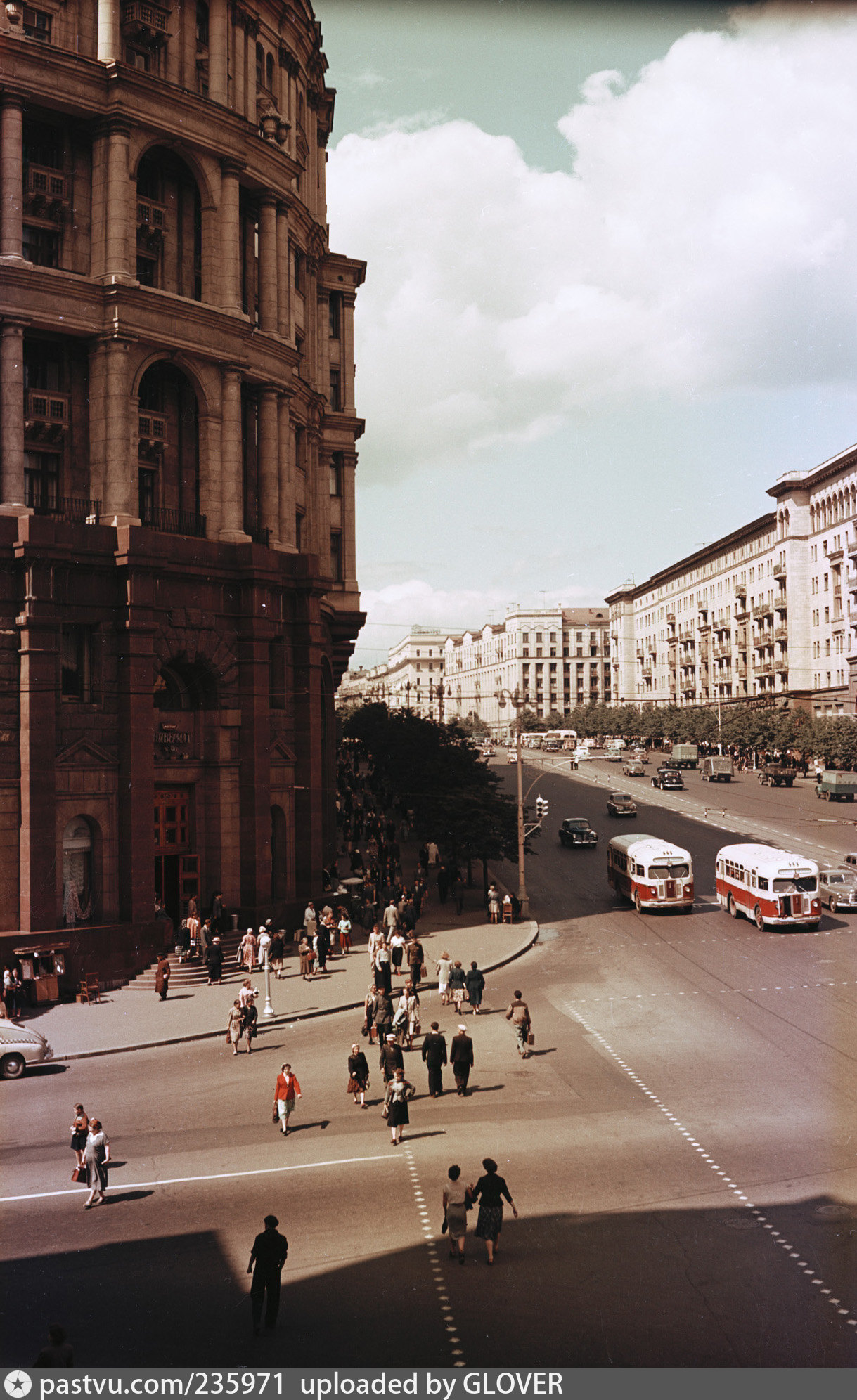 Москва 50 годов фото. Семен Фридлянд улица Горького. Тверская улица 1950-е. Улица Горького в Москве. Тверская улица Москва 1950 года.