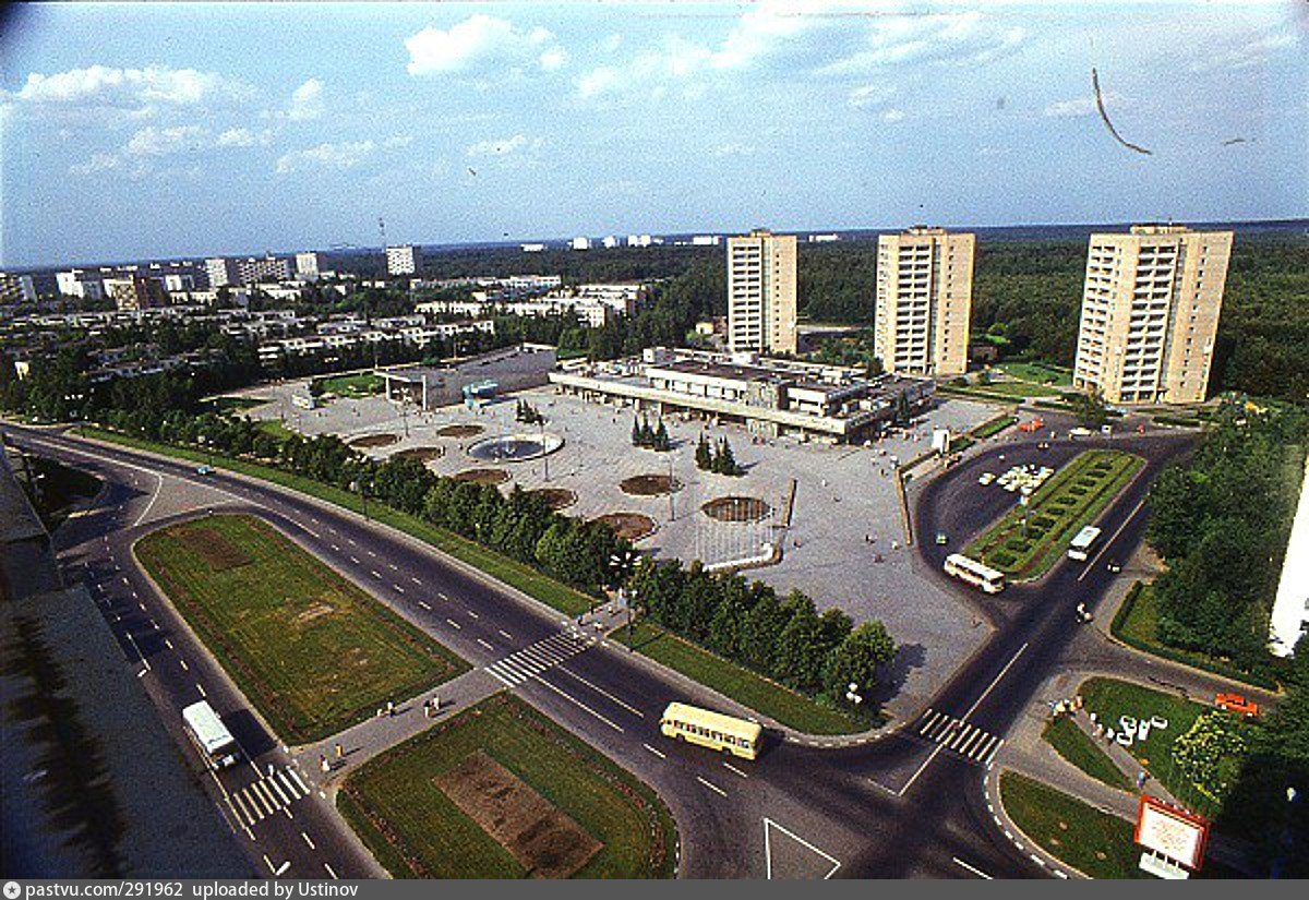 Зеленоград время. Матушкино Зеленоград площадь юности. Площадь юности Зеленоград 1980. Зеленоград площадь юности 80е. Зеленоград 1 микрорайон СССР.