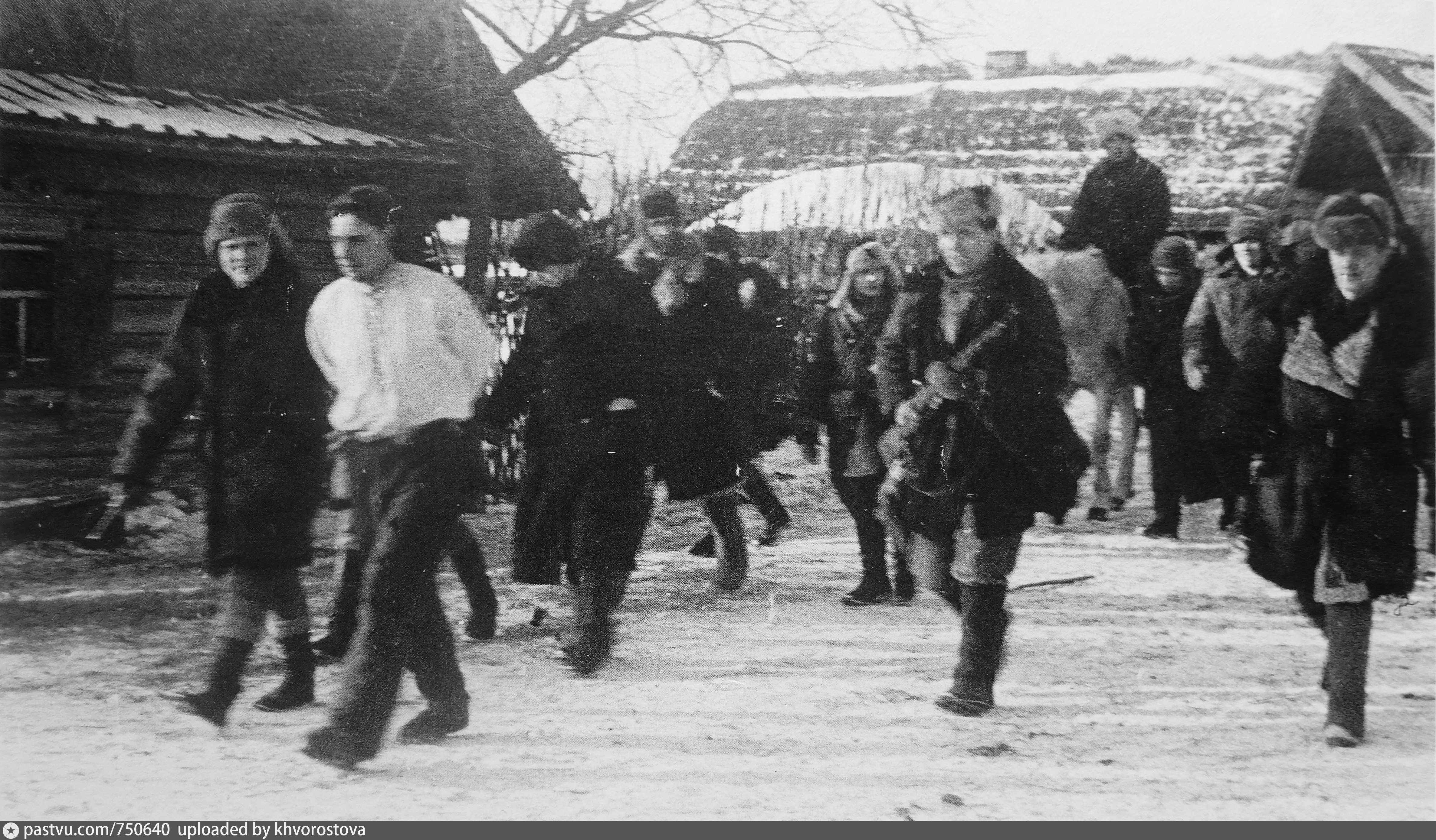 Вов орловская область. Оккупированная деревня Партизаны 1941. Депортация немцев из Польши 1945 зверства Поляков.