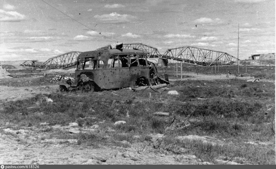 Автобус чирково. Кириши до войны. Кириши 1941. Железнодорожный мост Кириши. Киришский плацдарм мост.