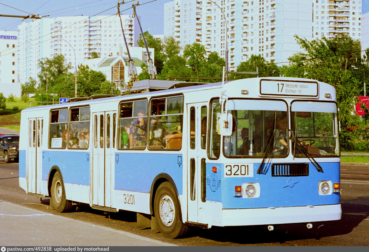 Троллейбус 682