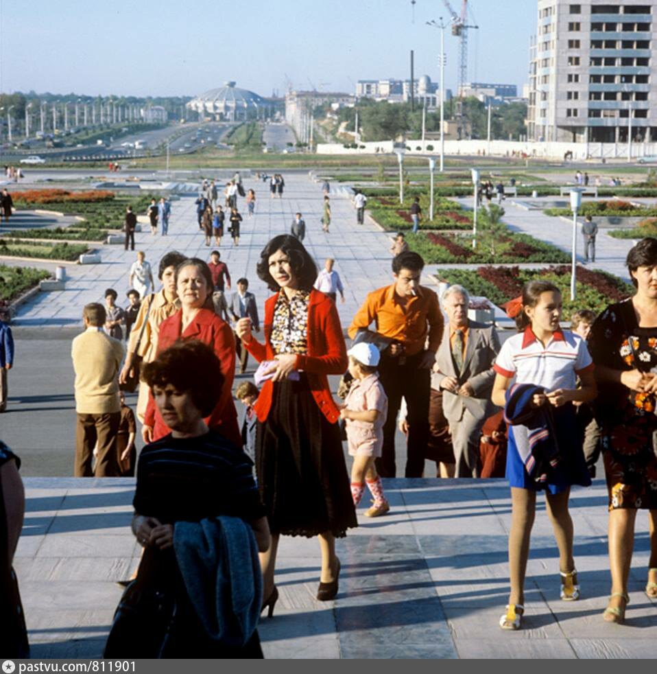 Время советского союза. Ташкент 1982. Советские фотографии. Прогулка СССР. Советский Союз улицы.