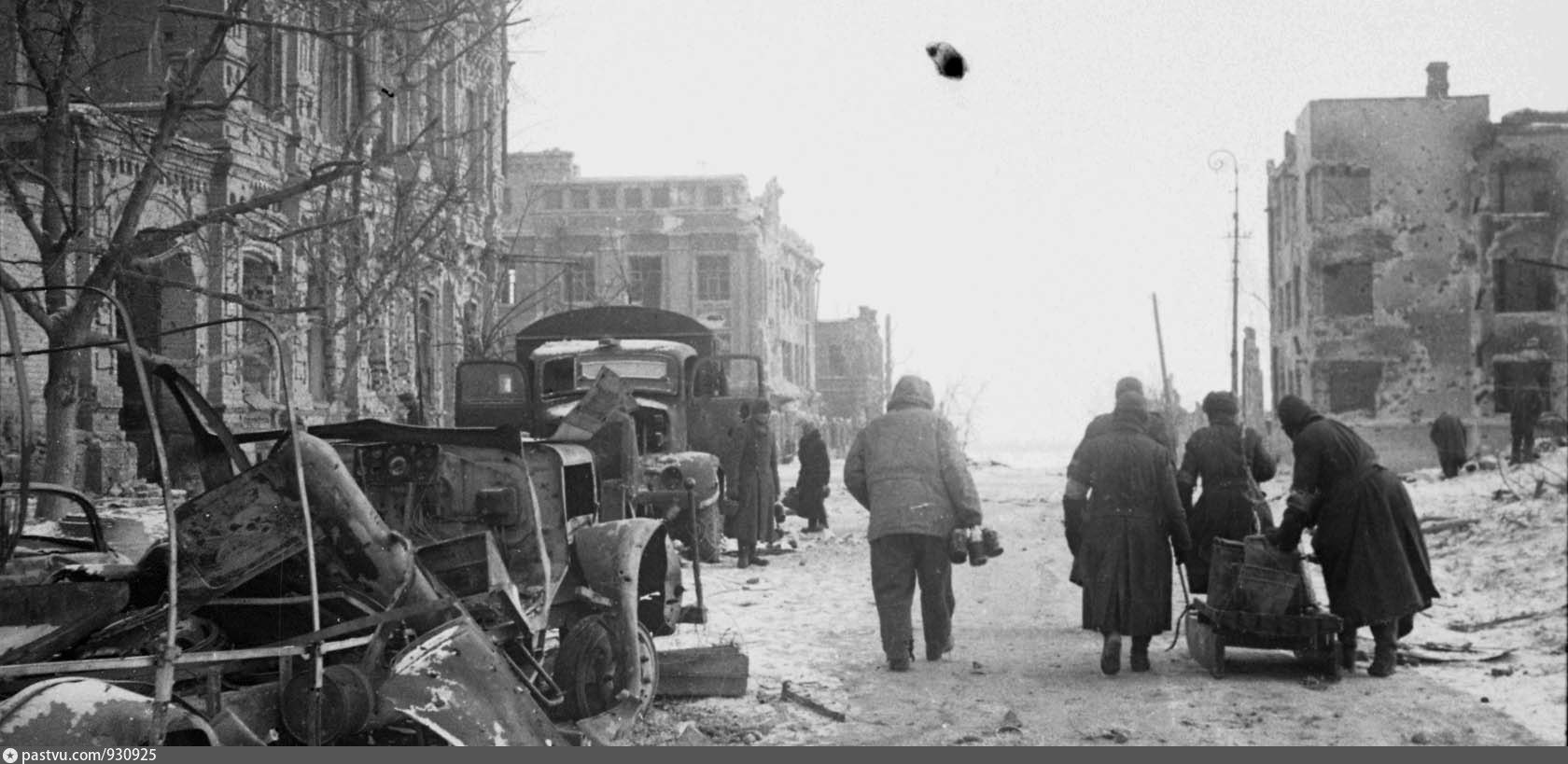 Оккупация краснодара. Освобождение Краснодара 1943. Разрушенный Краснодар 1943 год. Краснодар февраль 1943. Краснодар в 1942 году.