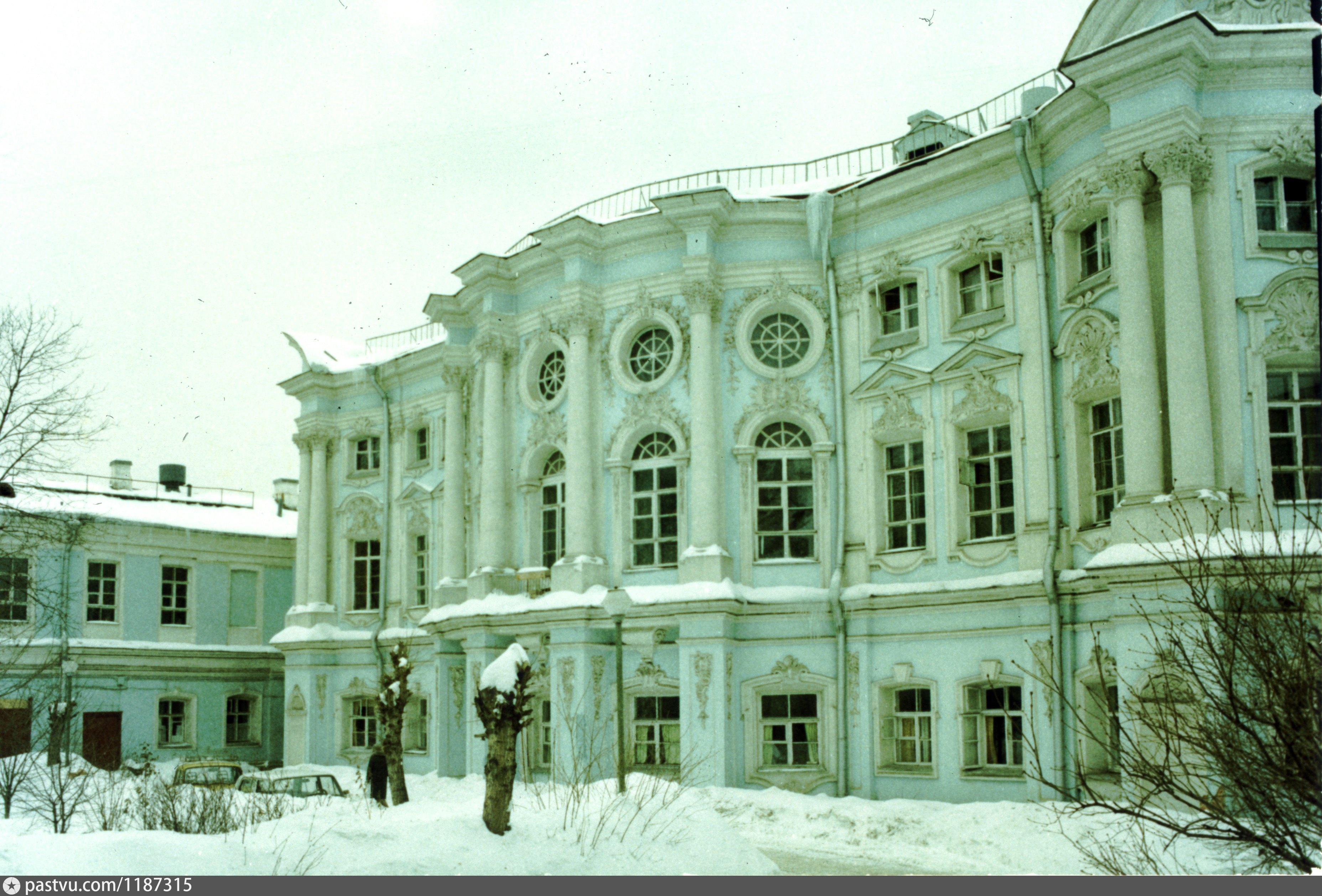 Улица Чернышевского, 22/1. Дом Апраксиных, Трубецких