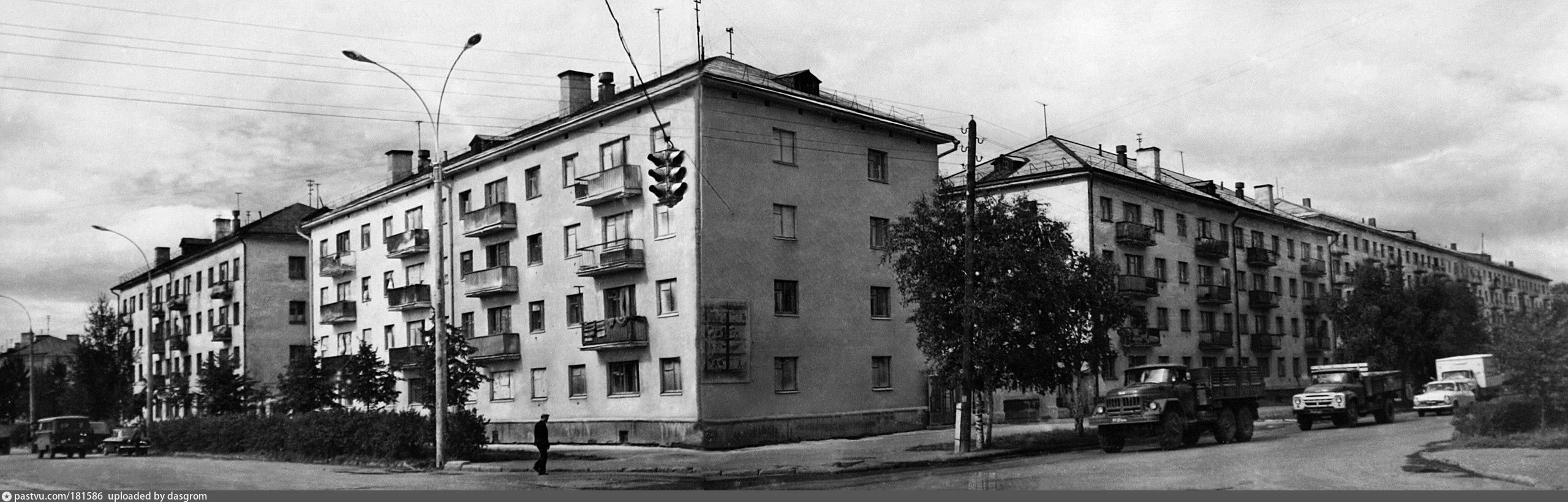 Менжинский самарская. Улица Менжинского Пермь. Улица Менжинского Ярославль. Тюмень улица Герцена 80. Старый рынок на ул. Менжинского.