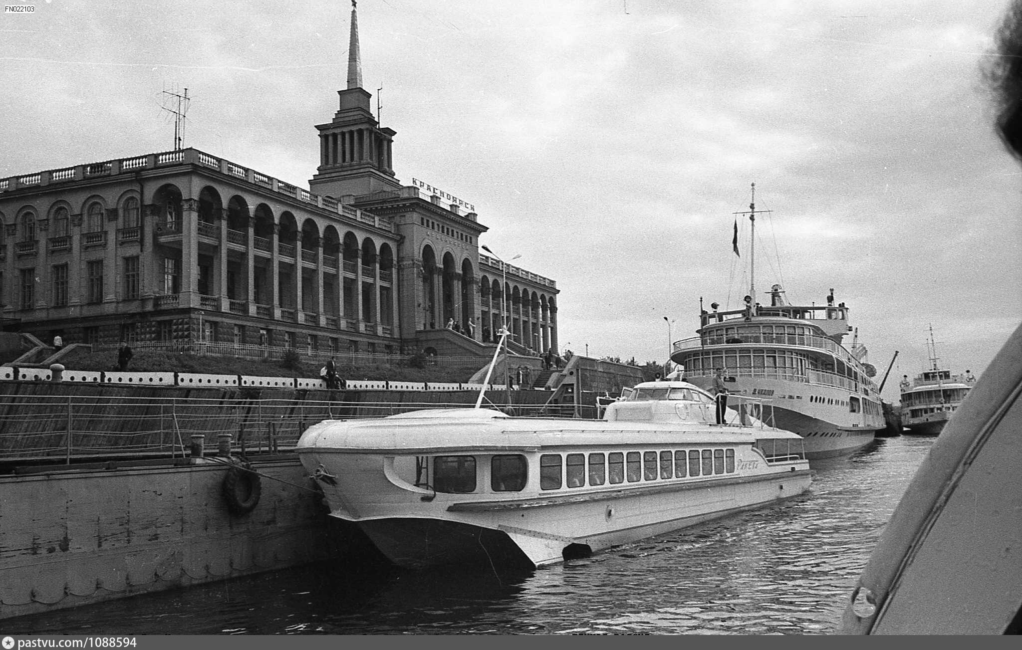 Красноярский водного транспорта. Речной вокзал Красноярск теплоход. Речной вокзал города Горького. Речной теплоход ракета. Речной вокзал 2023 Красноярск.