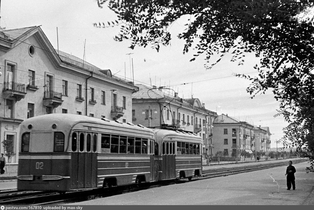 Первый трамвай 2. Трамвай КТМ 1. Новотроицк 1990. КТМ-1 трамвай Ульяновск. Старинная фотография города Новотроицка.